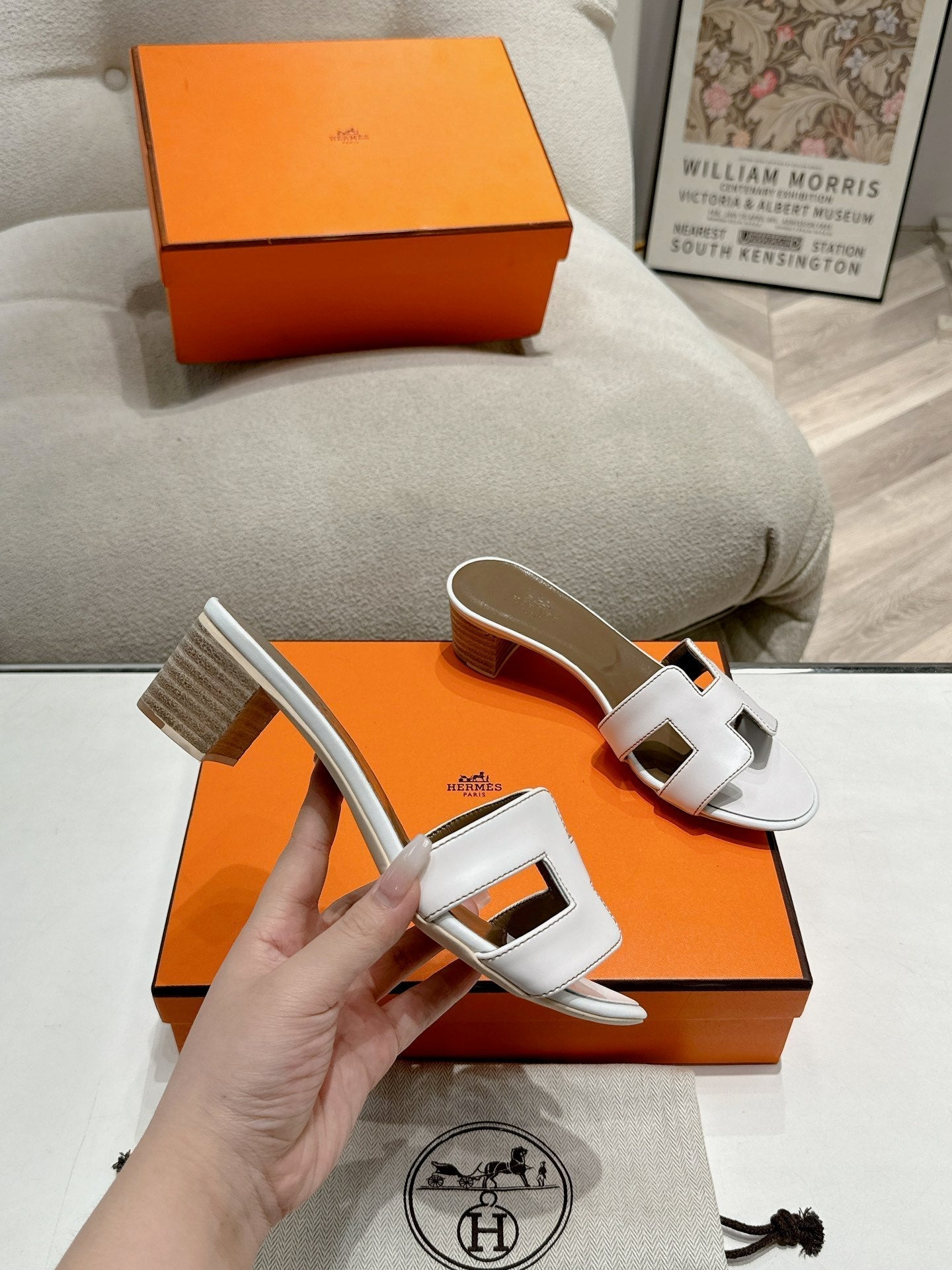HERMES 0ASIS SANDAL WHITE MIX BROWN CALFSKIN CLASSIC
