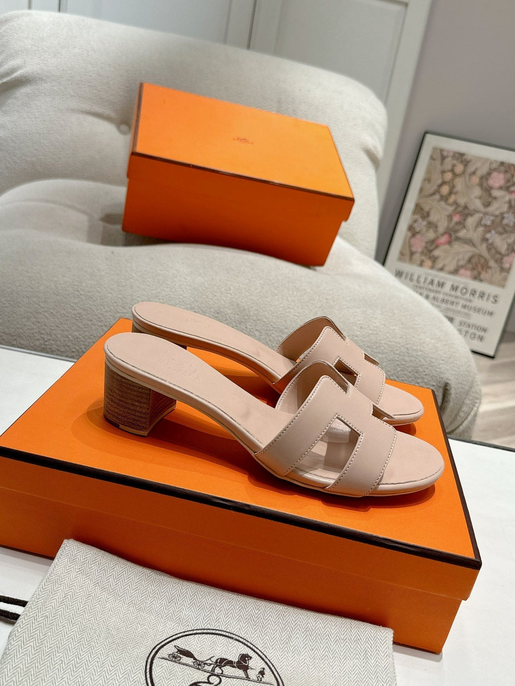 HERMES 0ASIS SANDAL PASTEL PINK CALFSKIN CLASSIC