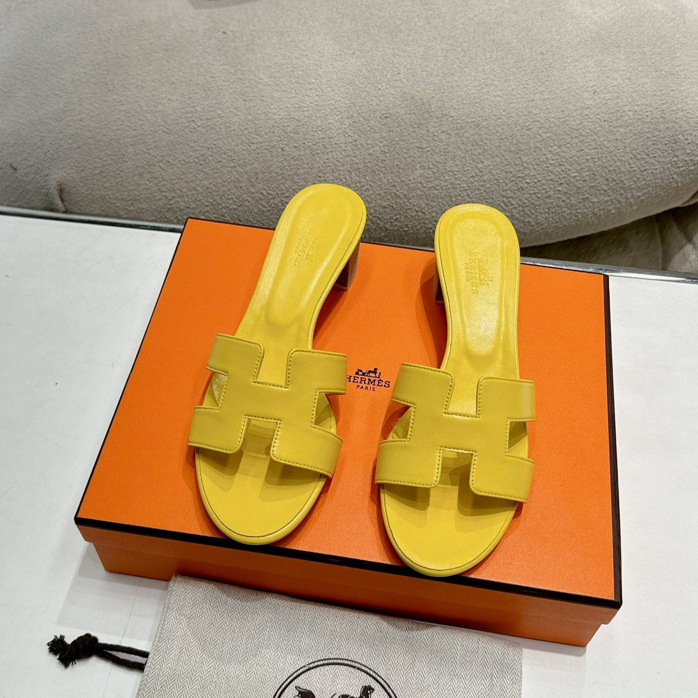 HERMES 0ASIS SANDAL YELLOW CALFSKIN CLASSIC