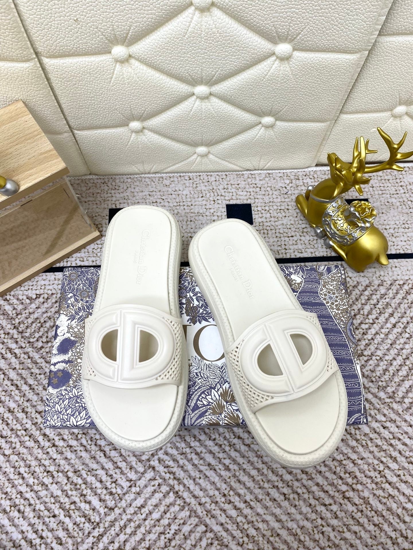DIOR FLAT SLIDES 25S IN WHITE TPU
