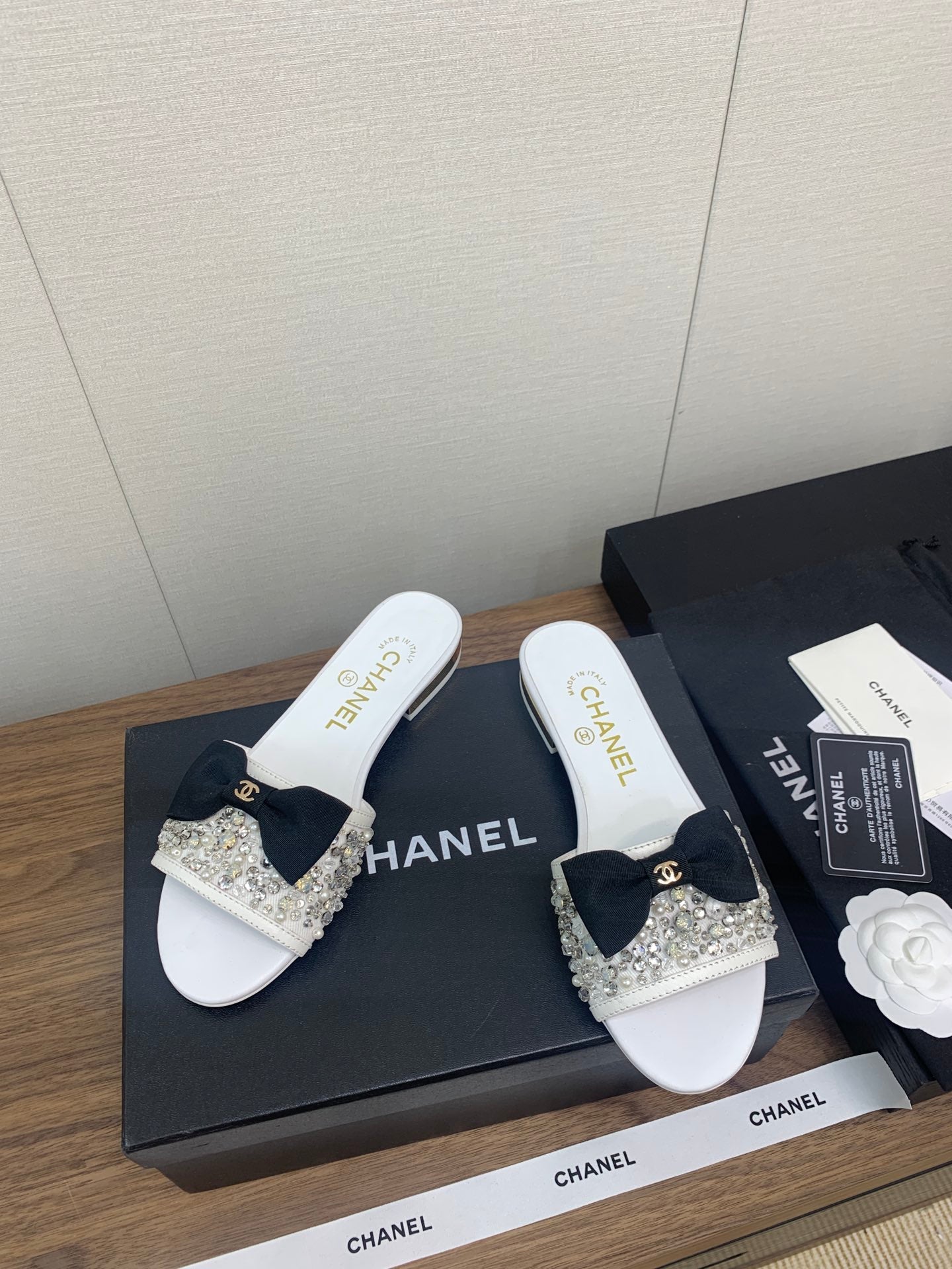 CHANEL BOW SLIPPERS IN WHITE LAMBSKIN WITH RHINESTONES