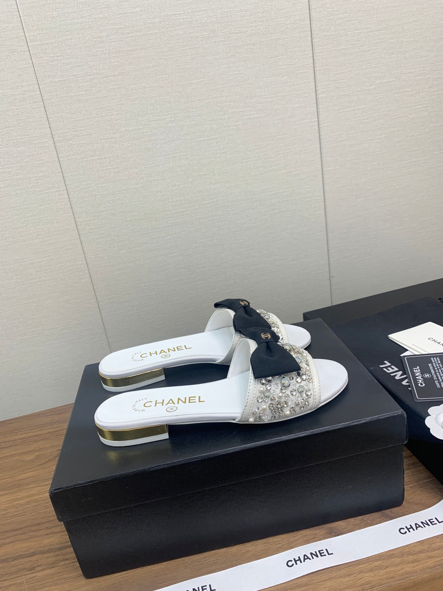 CHANEL BOW SLIPPERS IN WHITE LAMBSKIN WITH RHINESTONES