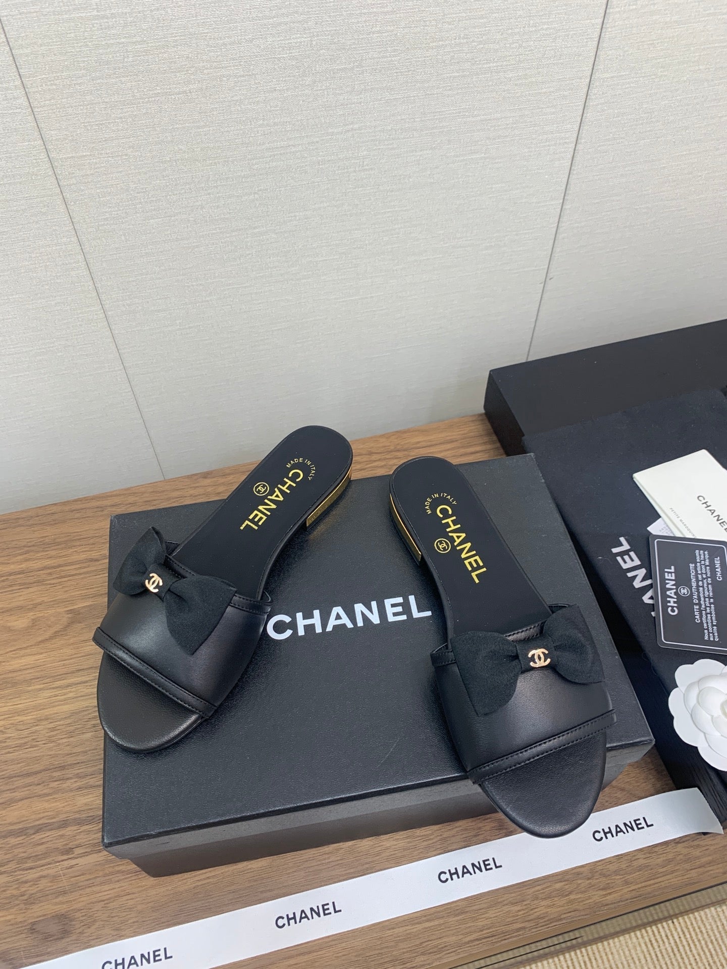CHANEL BOW SLIPPERS IN BLACK LAMBSKIN