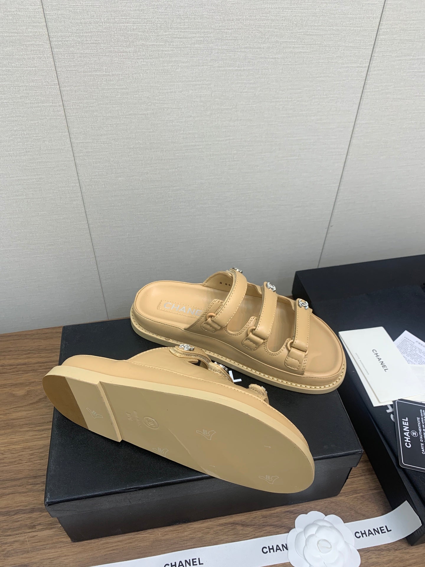 CHANEL DAD SANDAL IN YELLOW CREAM LAMBSKIN MULE