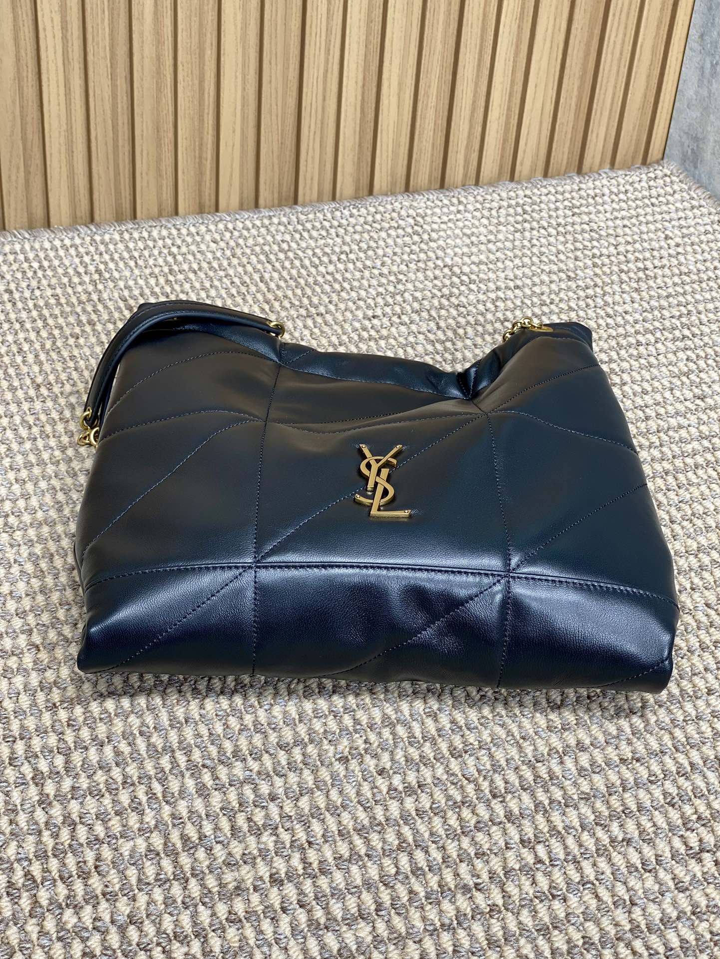 DRAWSTRING CHAIN STRAP SHOULDER BAG 39 IN BLACK QUILTED CALFSKIN