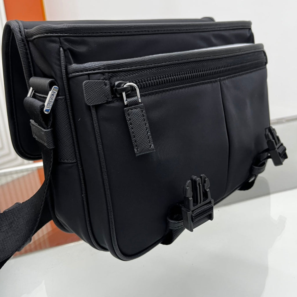PRADA 26 SHOULDER BAG IN BLACK RE-NYLON AND SAFFIANO LEATHER