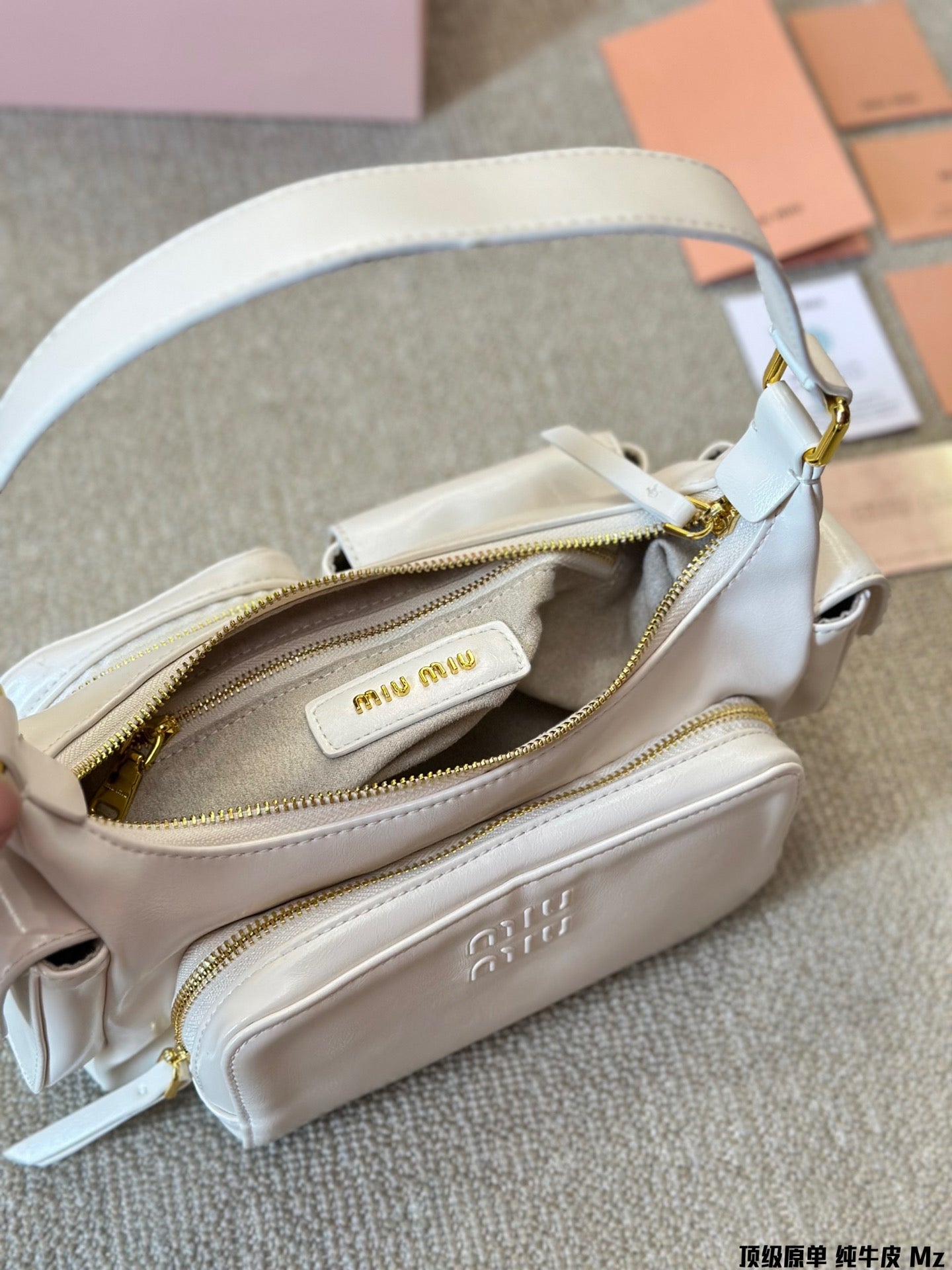 PUCKET BAG IN WHITE CALFSKIN