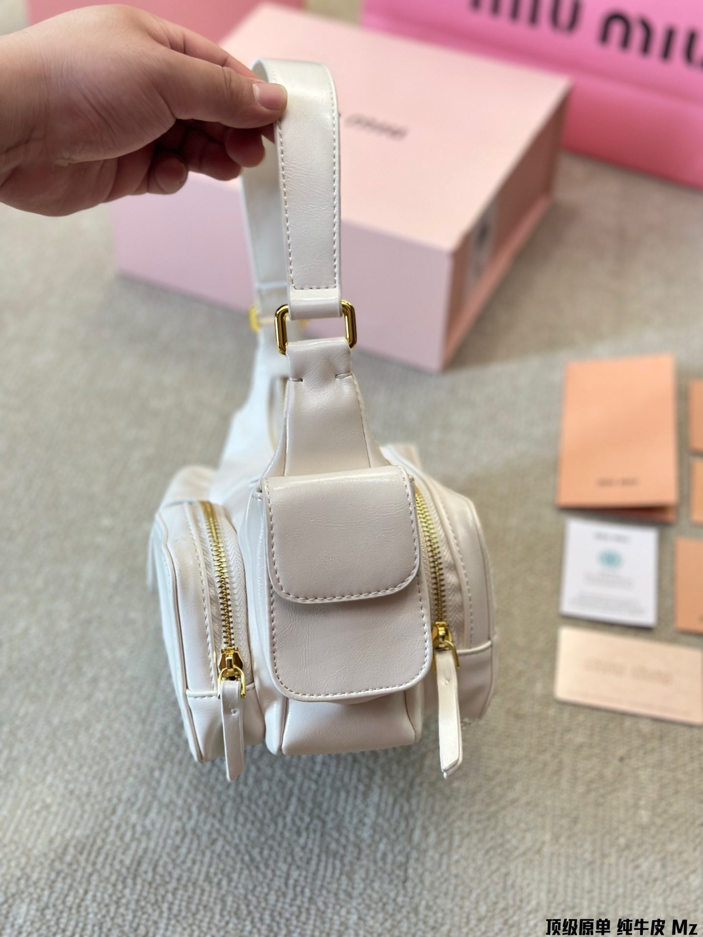 PUCKET BAG IN WHITE CALFSKIN