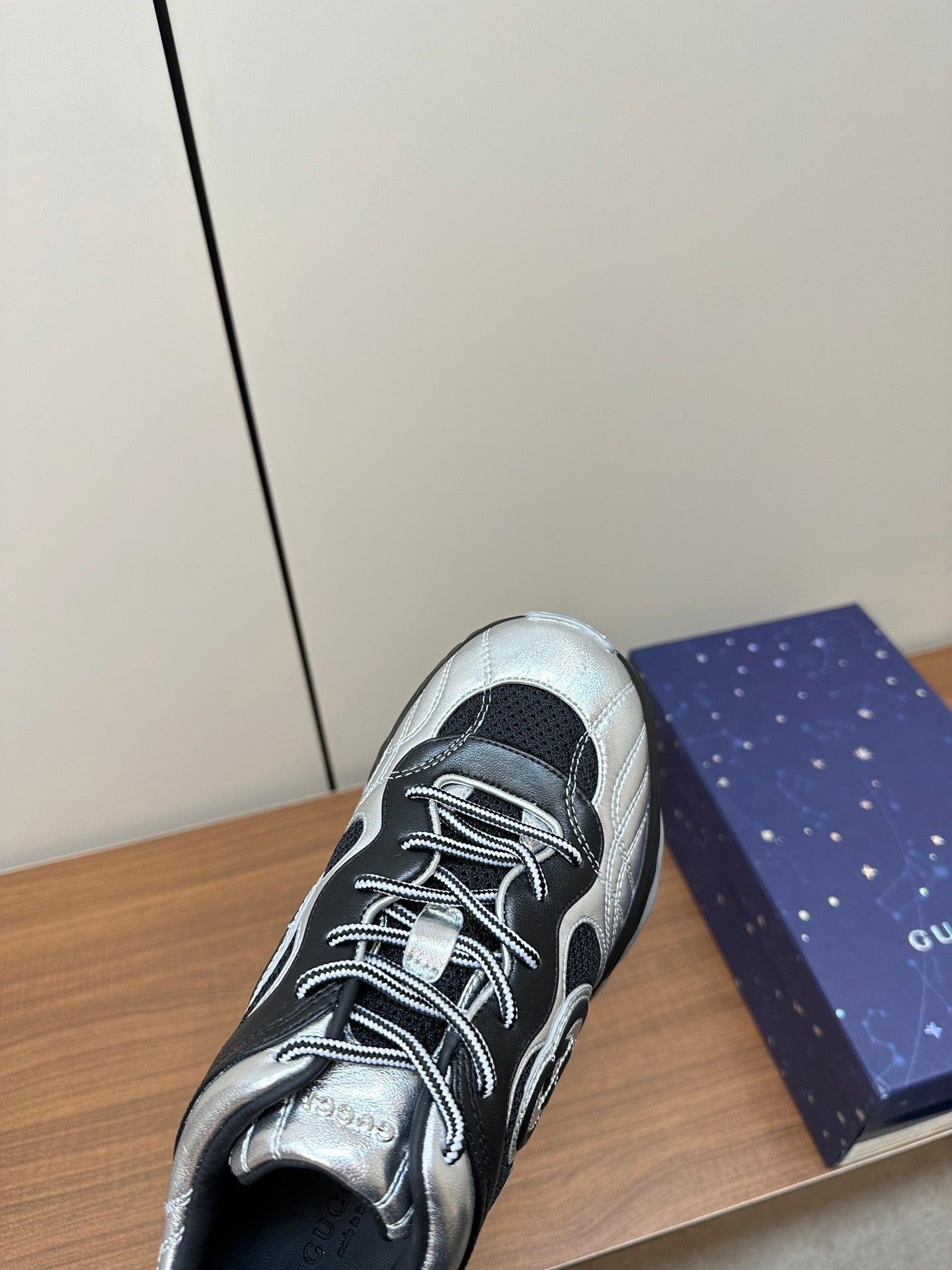 GUCCI Ripple Leather Sneakers Black Silver