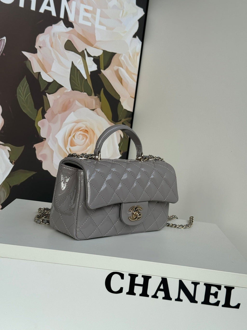 CHANEL MINI FLAP BAG 20 IN LIGHT GRAY GLOSSY CALFSKIN GOLD HARDWARE