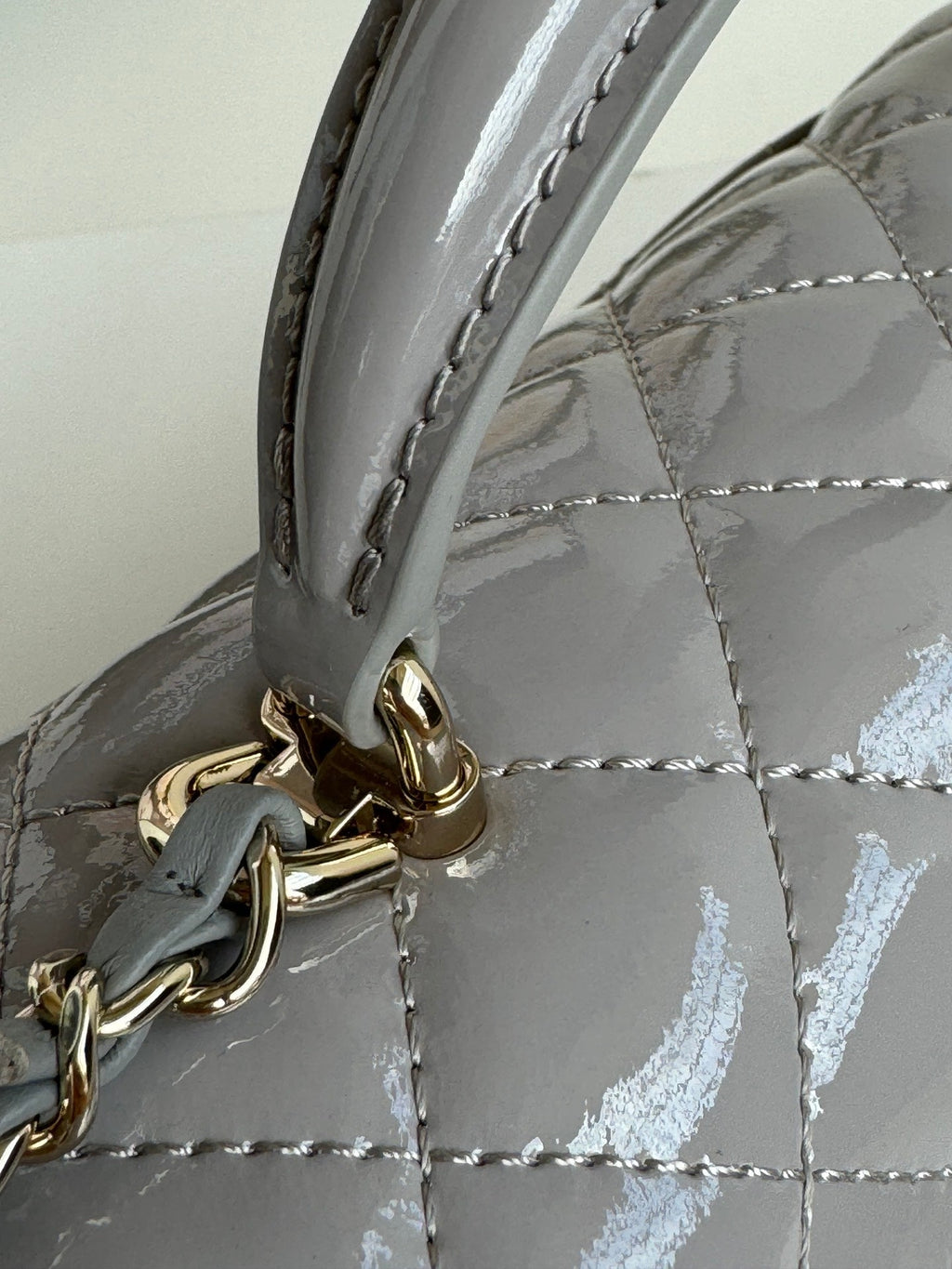 CHANEL MINI FLAP BAG 20 IN LIGHT GRAY GLOSSY CALFSKIN GOLD HARDWARE
