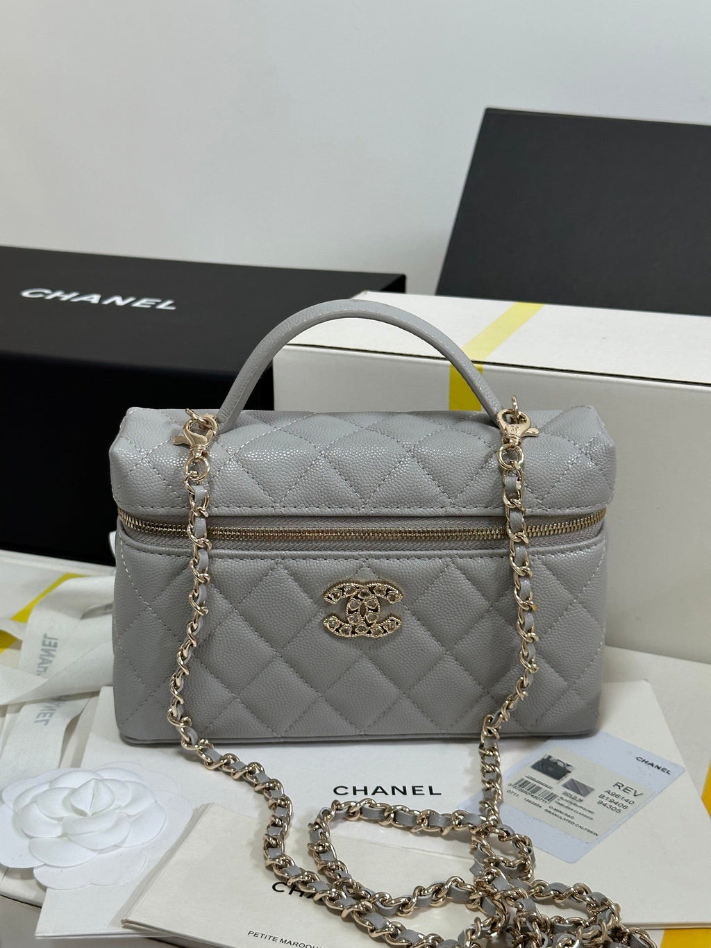 CHANEL STRASS VANITY QUILTED CASE 19 IN GREY CALFSKIN WITH GOLD METALLIC
