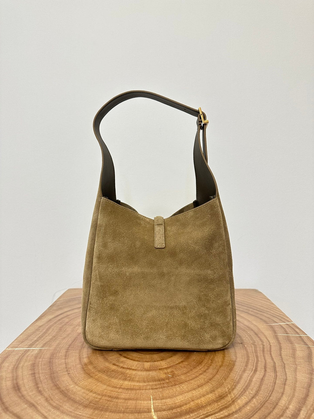 LE 5 À 7  SUPPLE SMALL 22 IN PEANUT BROWN SUEDE