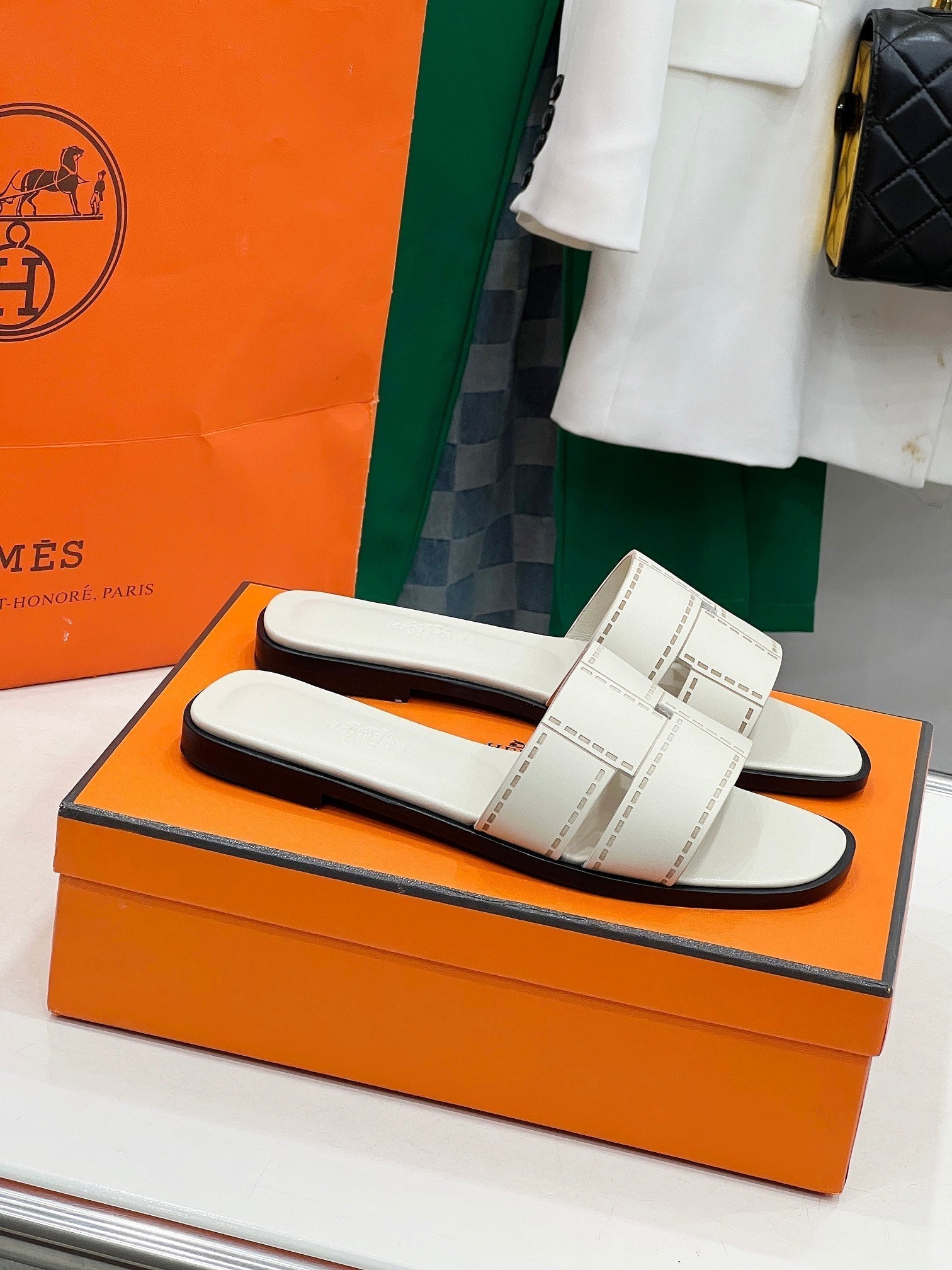 HERMES IDIOMA SANDAL IN WHITE CREAM CALFSKIN