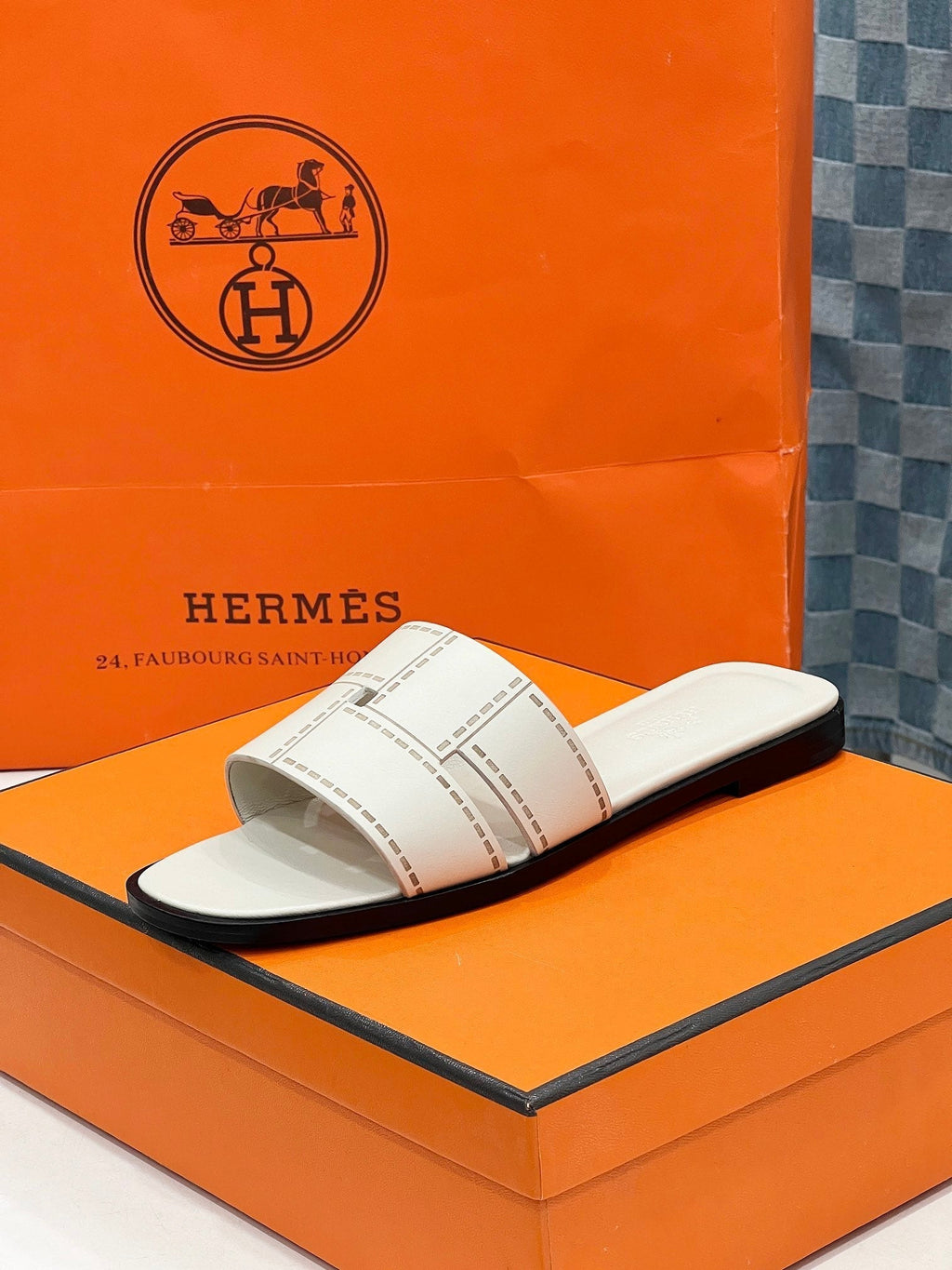 HERMES IDIOMA SANDAL IN WHITE CREAM CALFSKIN