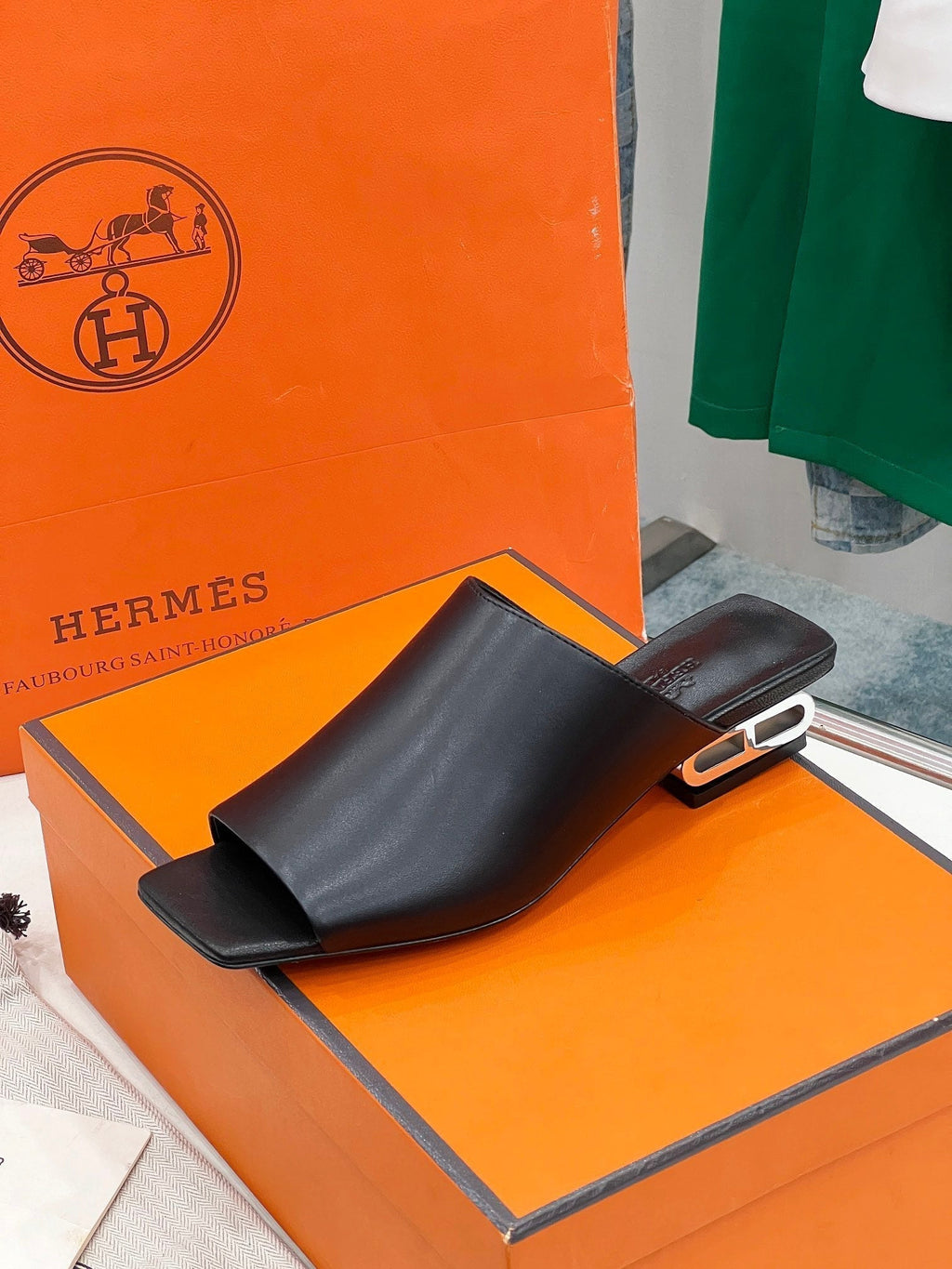 HERMES IDOLE SANDAL IN BLACK CALFSKIN