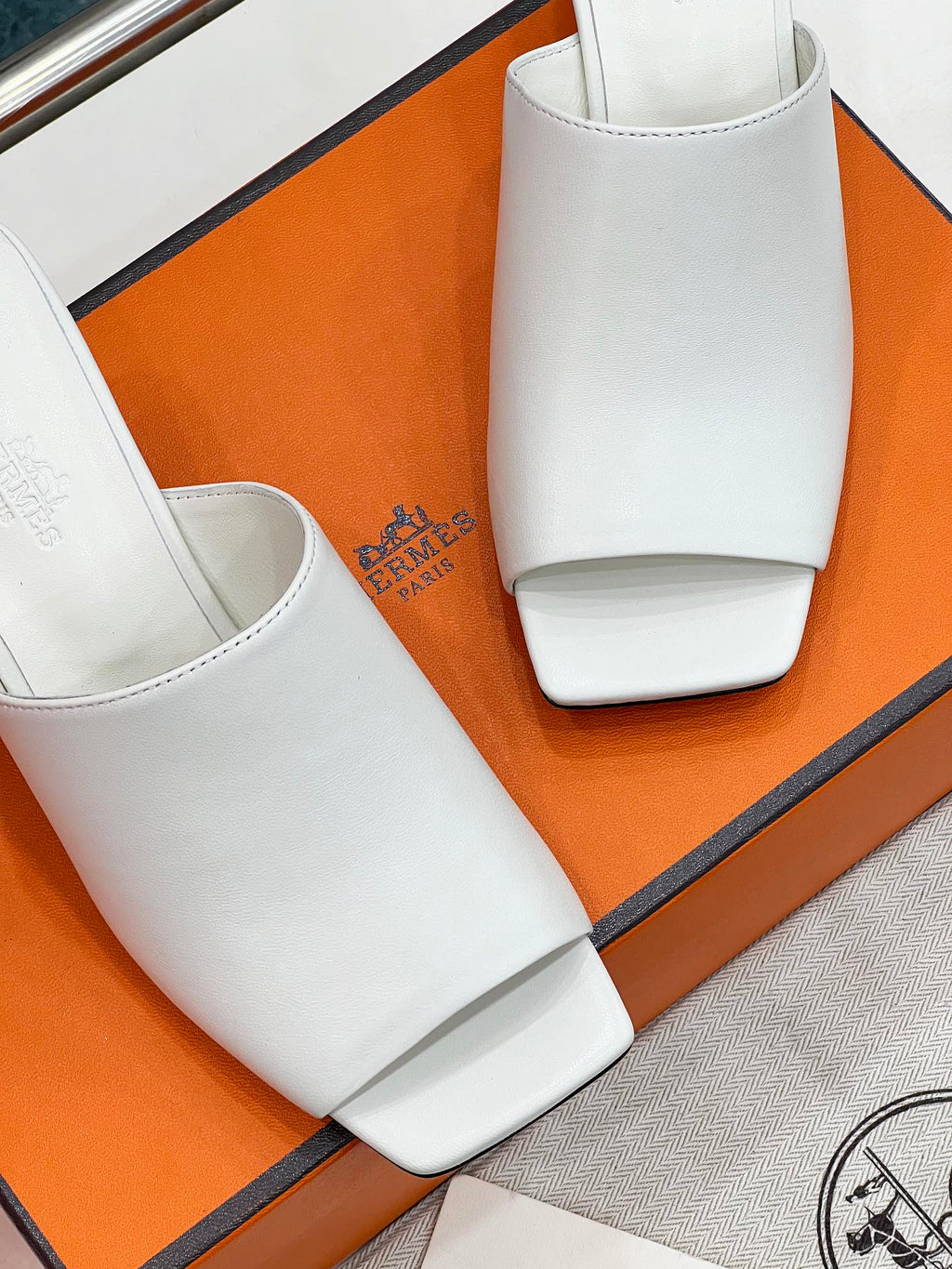 HERMES ICONIQUE 60 SANDAL IN WHITE CALFSKIN