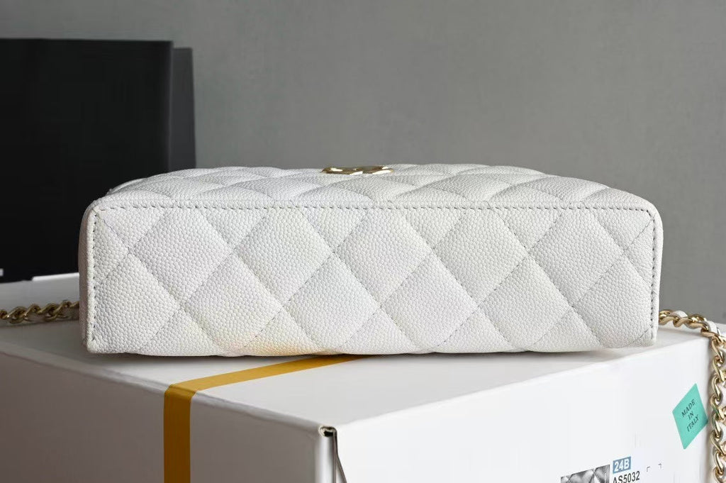 CHANEL COSMETIC BAG 19 IN WHITE GRAINED CALFSKIN GOLD HARDWARE