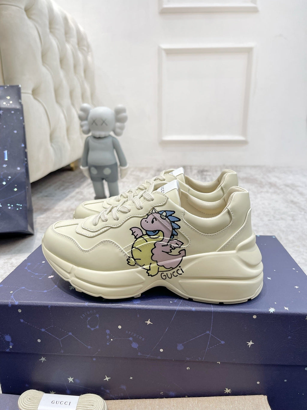 GUCCI RHYTON TRAINER WHITE LAMBSKIN WITH PURPLE DINO MOTIF