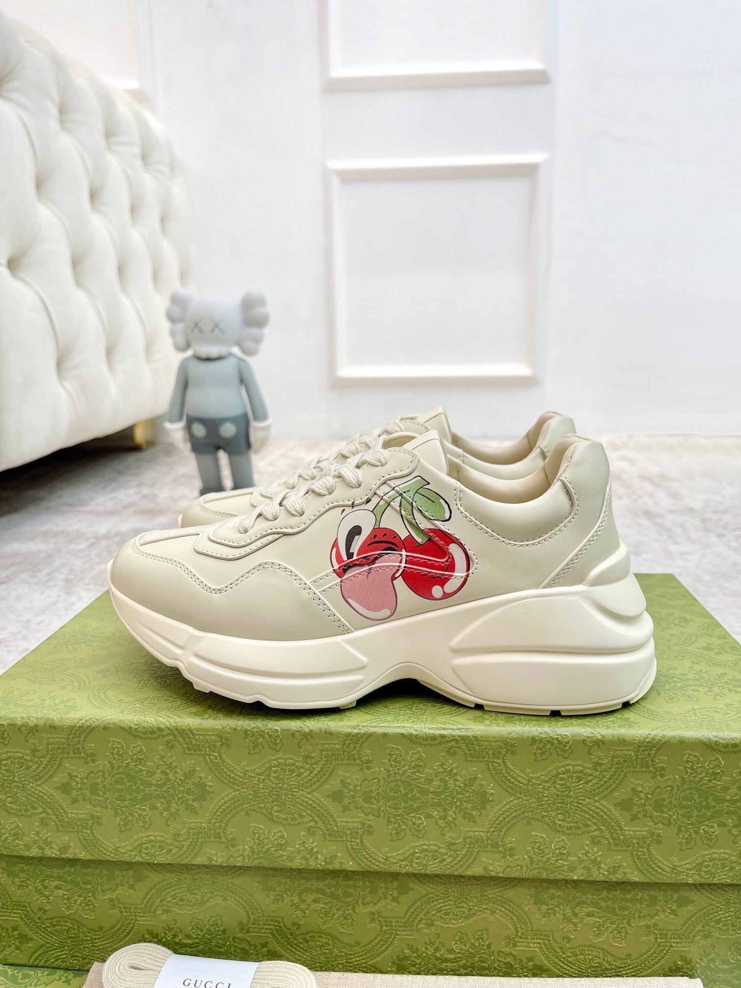 GUCCI RHYTON TRAINER WHITE LAMBSKIN WITH HEART MOTIF