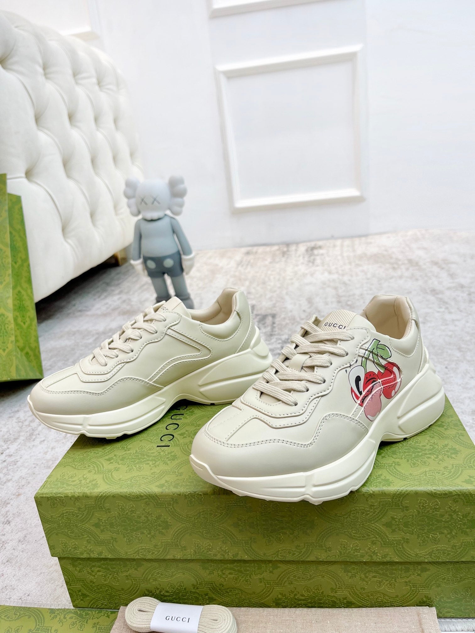 GUCCI RHYTON TRAINER WHITE LAMBSKIN WITH HEART MOTIF