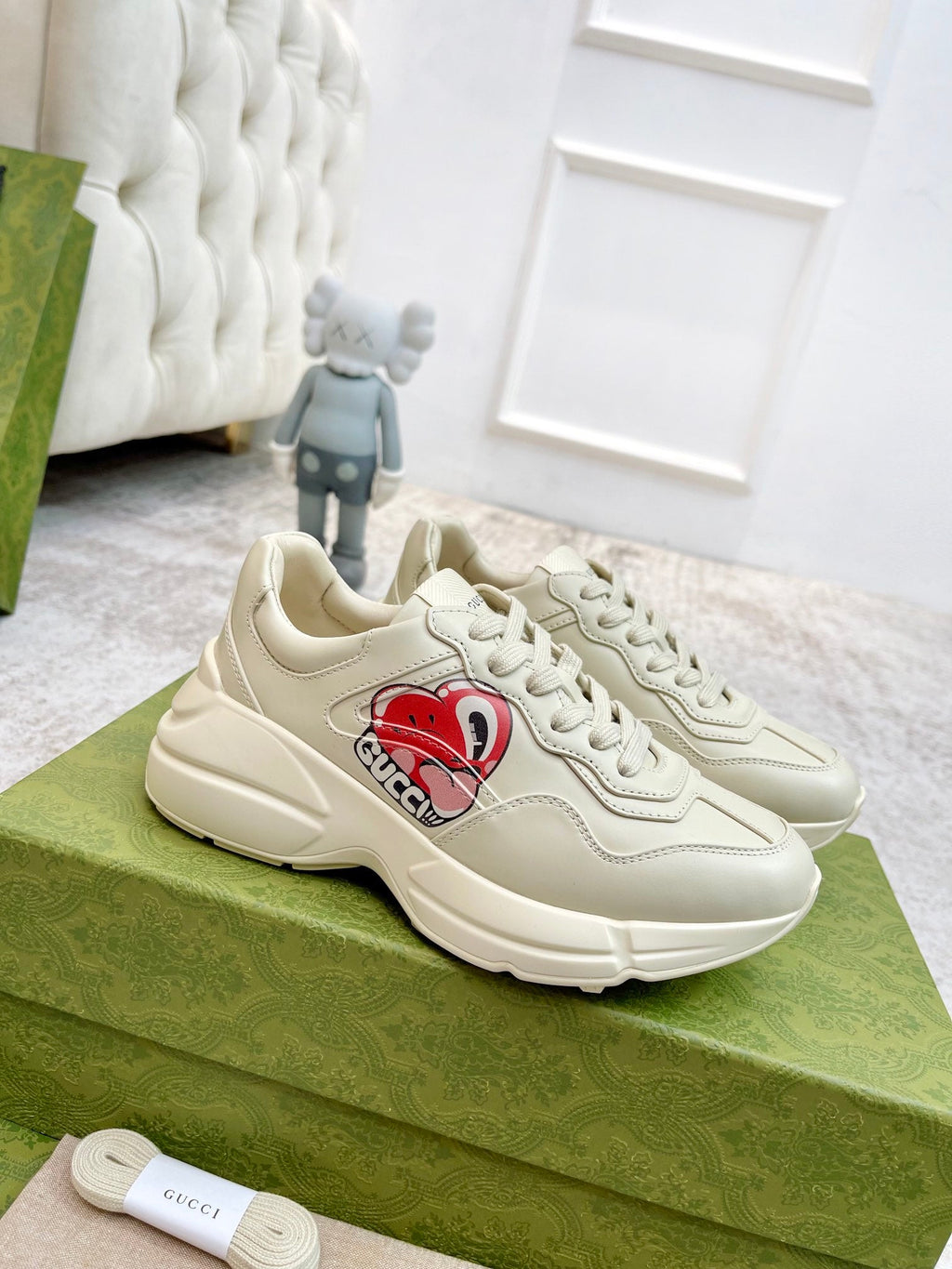 GUCCI RHYTON TRAINER WHITE LAMBSKIN WITH HEART MOTIF