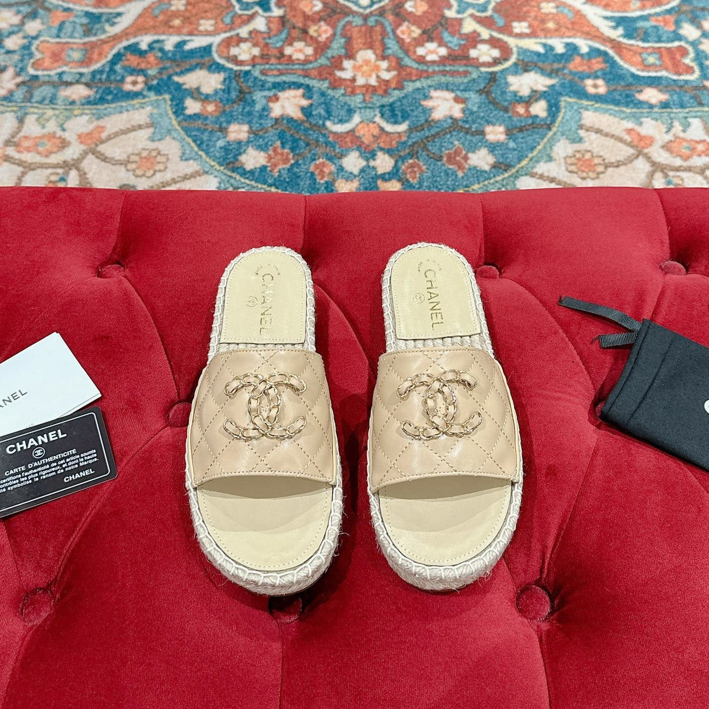 CHANEL FLAT SLIPPERS IN BEIGE CREAM LAMBSKIN AND WOVEN WITH LOGO