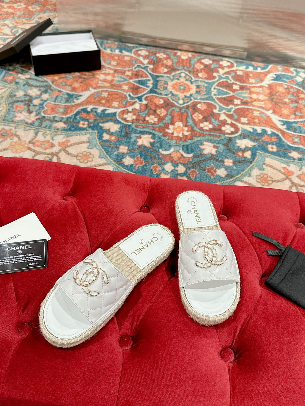 CHANEL FLAT SLIPPERS IN WHITE LAMBSKIN AND WOVEN WITH LOGO