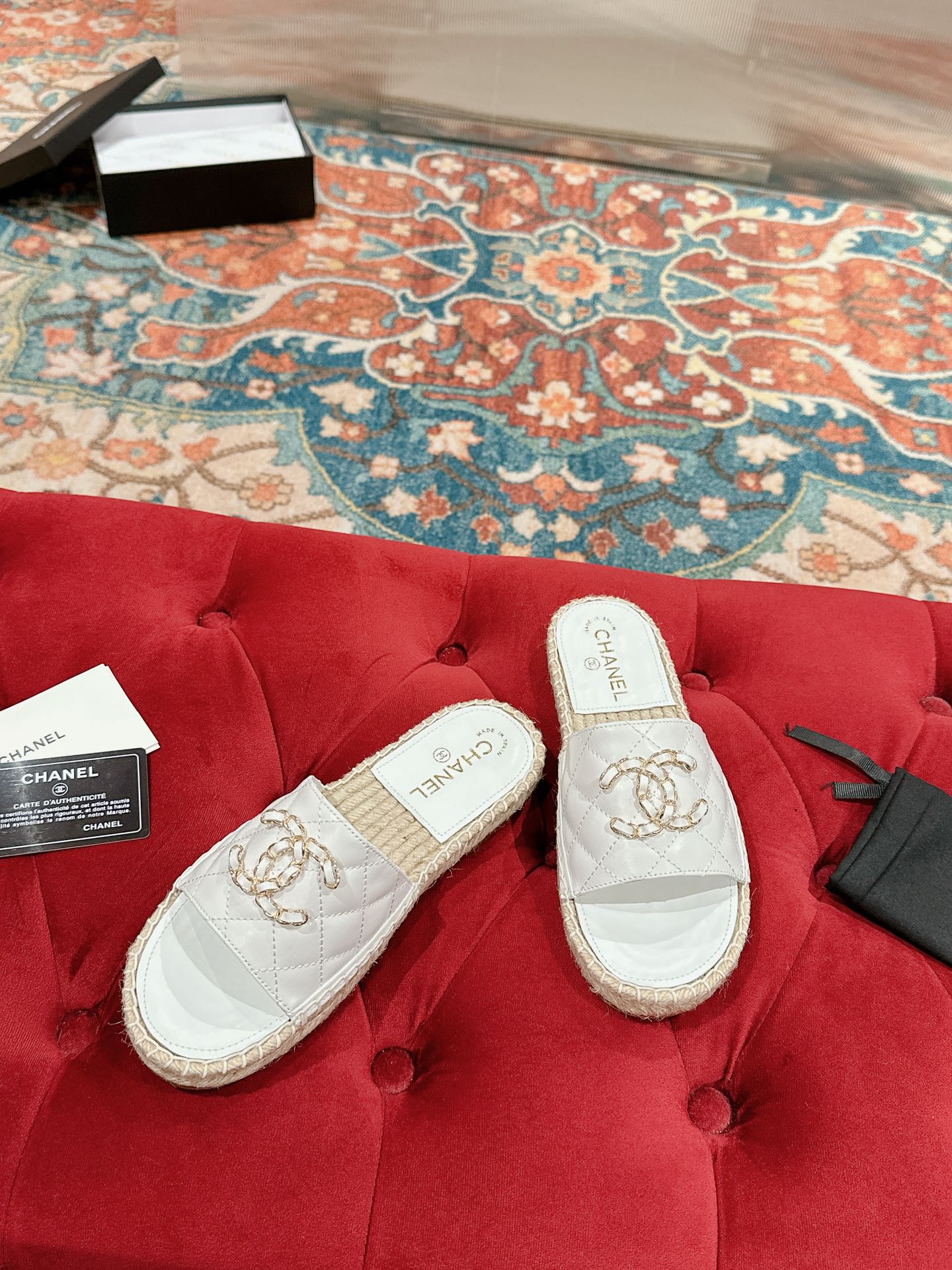 CHANEL FLAT SLIPPERS IN WHITE LAMBSKIN AND WOVEN WITH LOGO