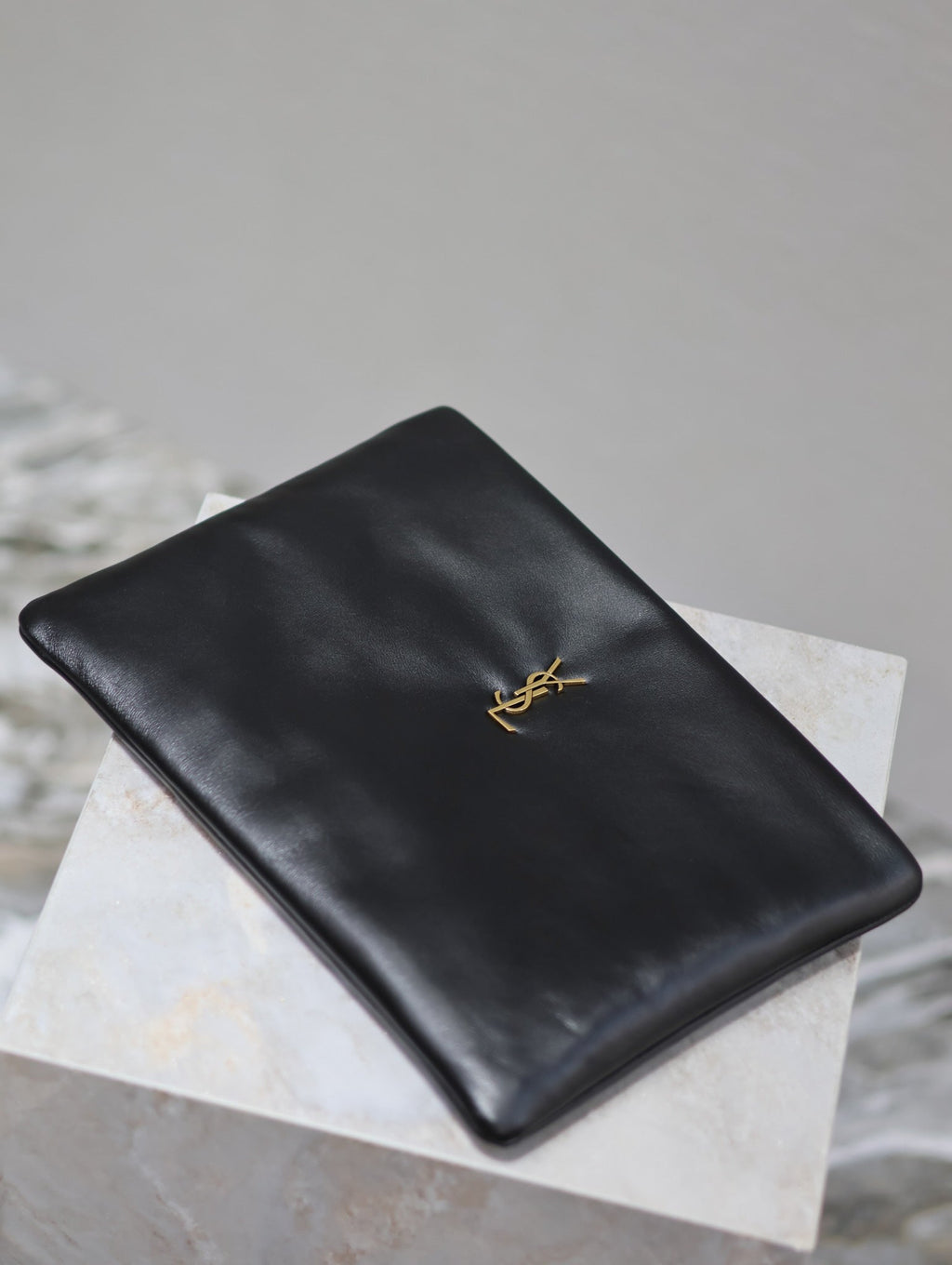 CALYPSO LARGE POUCH 30 IN BLACK SMOOTH LAMBSKIN