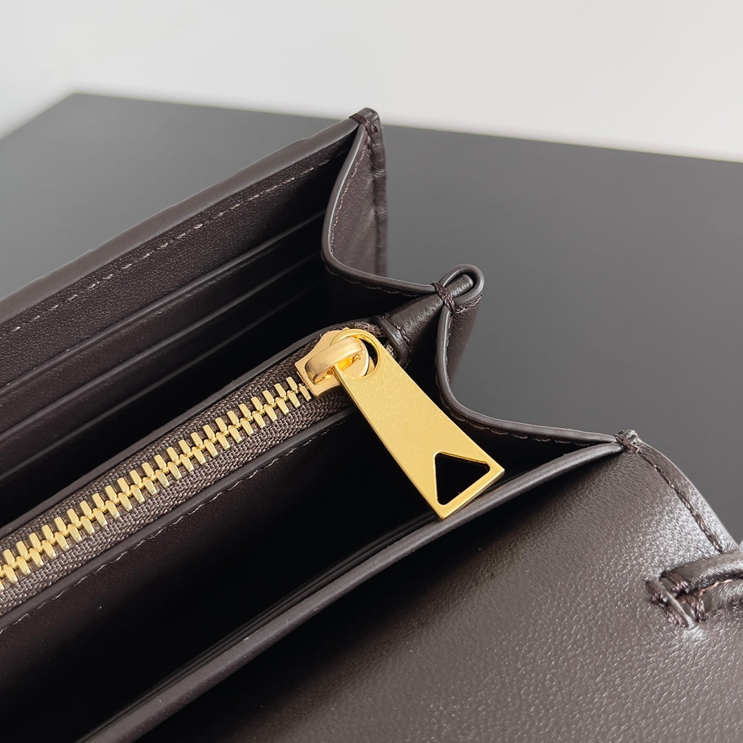 BOTTEGA VENETA ANDIAMO BAG 19 IN FONDANT CALFSKIN