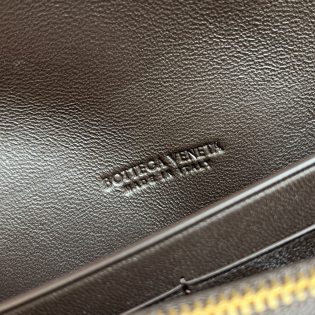 BOTTEGA VENETA ANDIAMO BAG 19 IN FONDANT CALFSKIN
