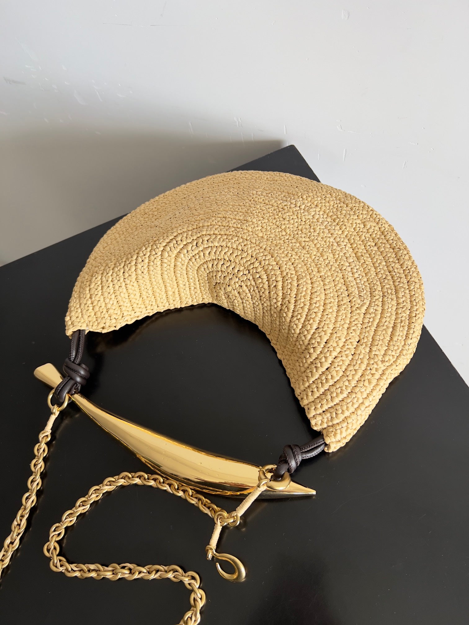 BOTTEGA VENETA SARDINE CHAIN 33 IN NATURAL RAFFIA