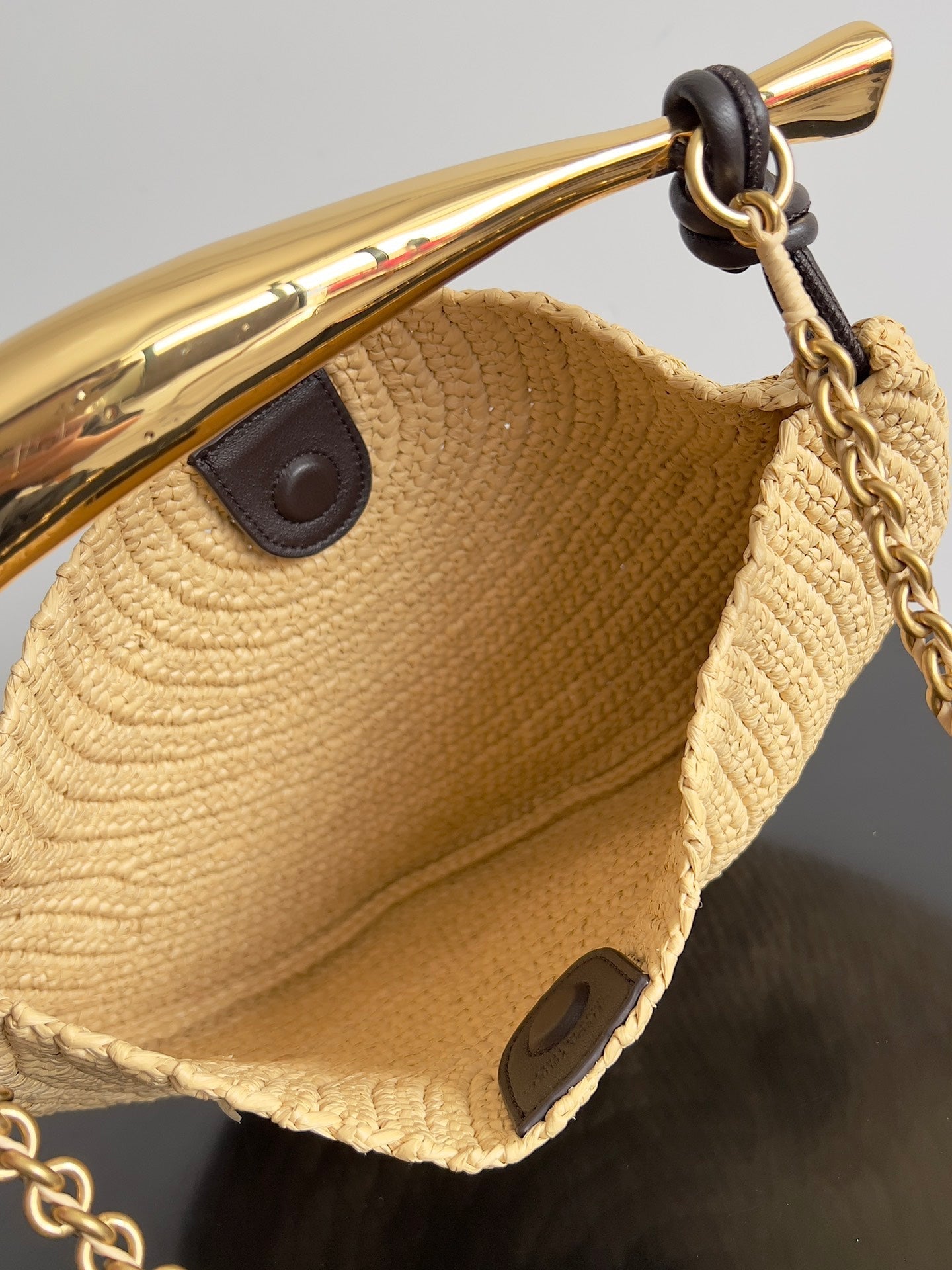 BOTTEGA VENETA SARDINE CHAIN 33 IN NATURAL RAFFIA