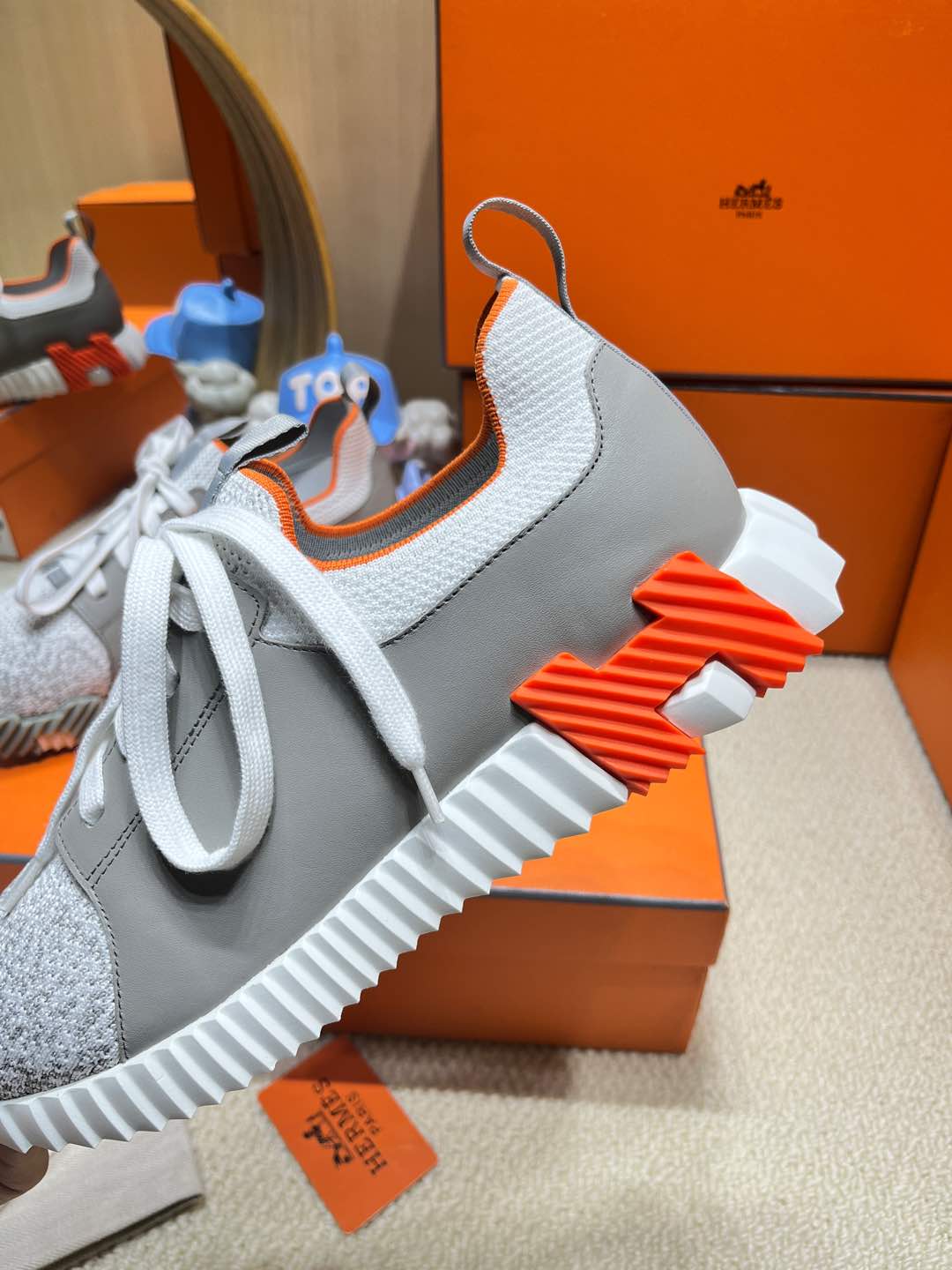 HERMES DEPART SLIP-ON SNEAKER IN WHITE MIX MOUSE GRAY KNIT AND CALFSKIN