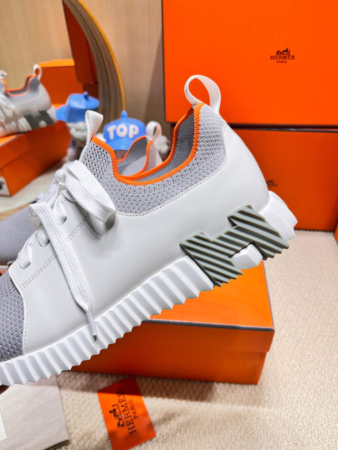 HERMES DEPART SLIP-ON SNEAKER IN WHITE MIX SHARK GRAY KNIT AND CALFSKIN