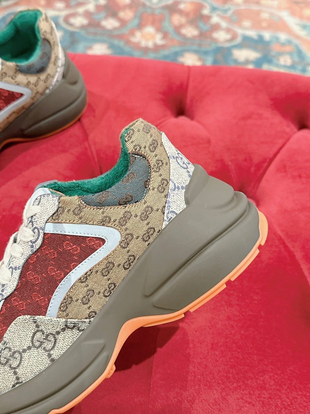 GUCCI RHYTON TRAINER LIGHT GRAY AND SCARLET CALFSKIN