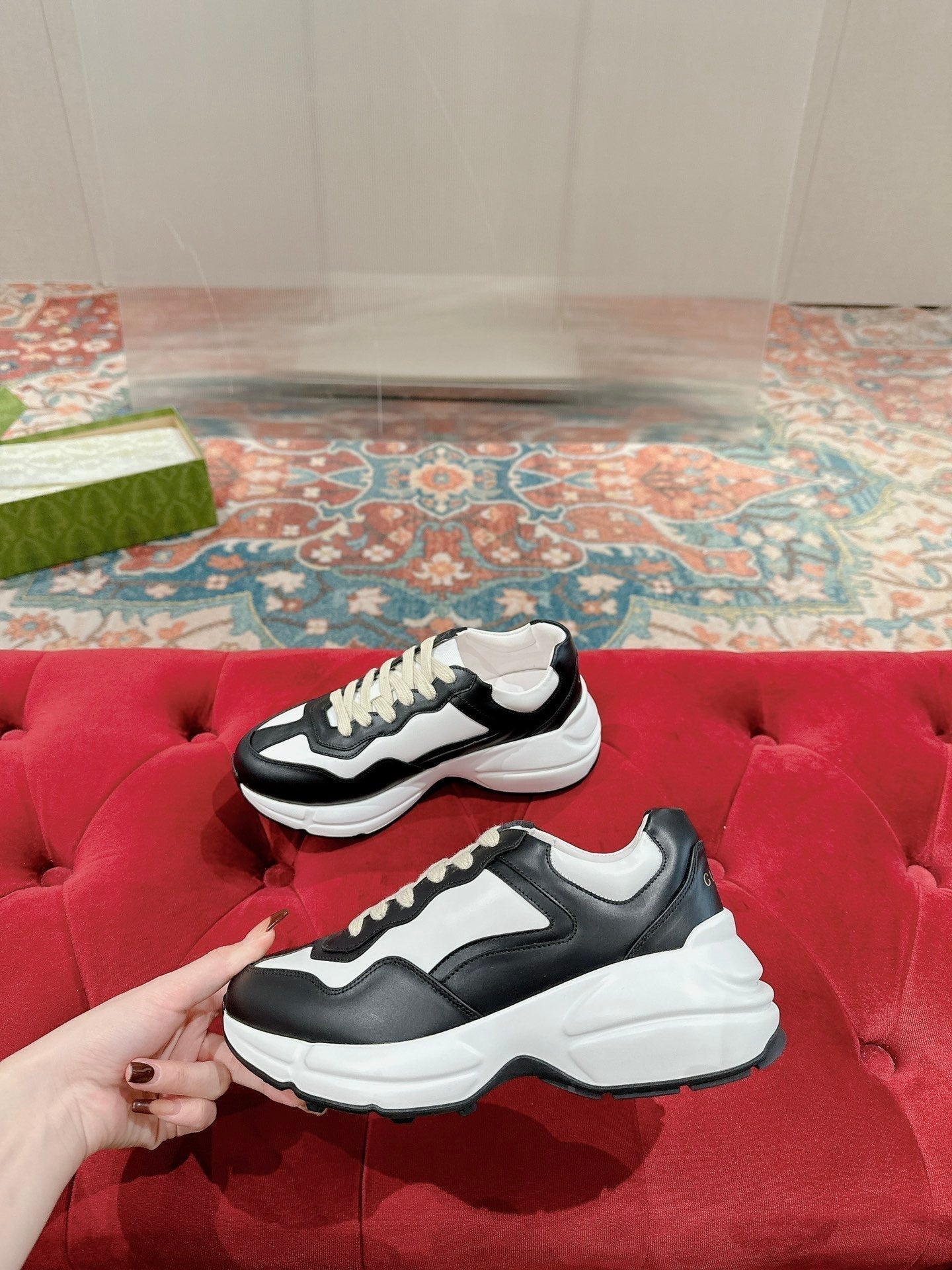 GUCCI RHYTON TRAINER BLACK AND WHITE CALFSKIN