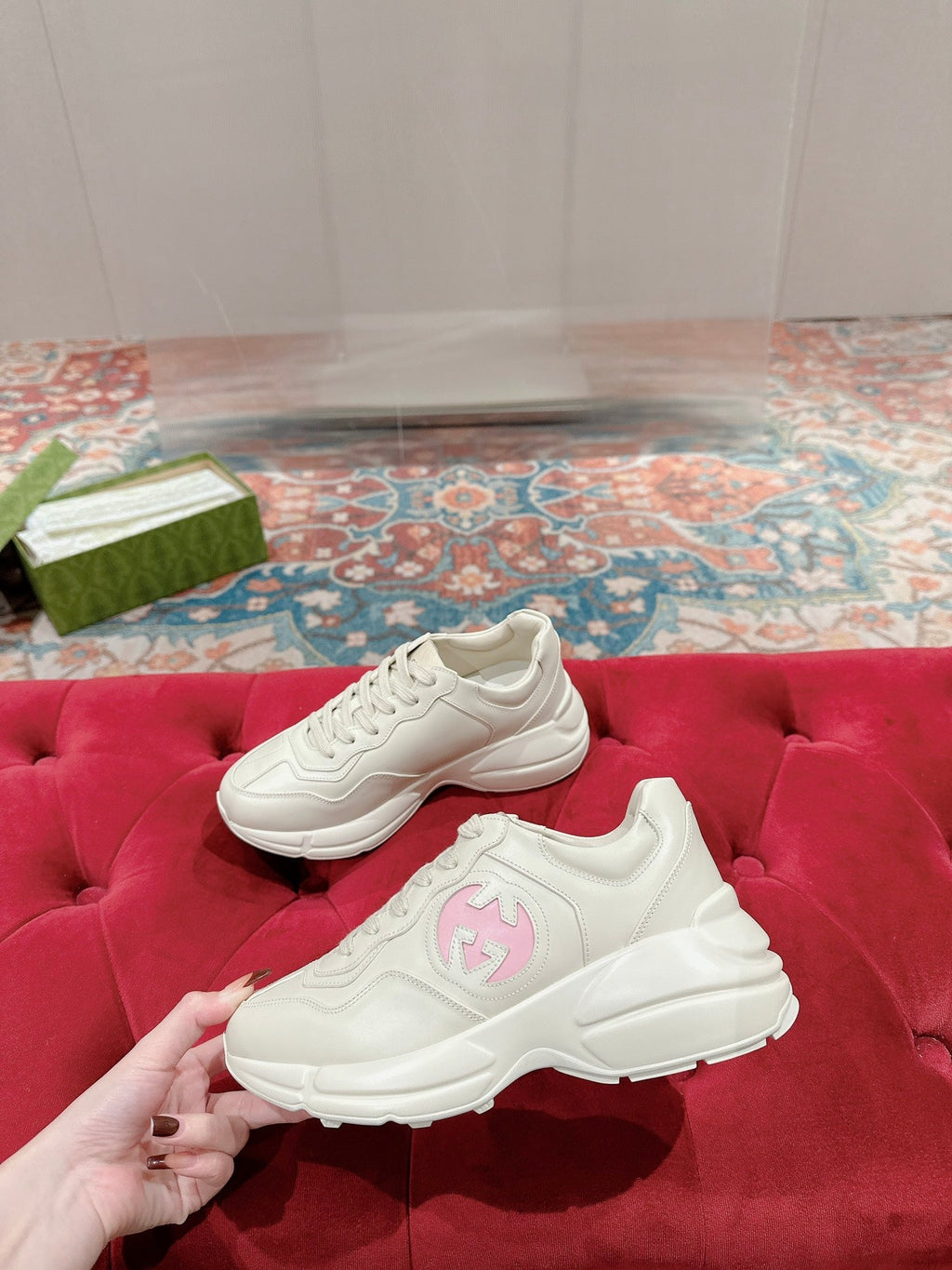 GUCCI RHYTON TRAINER WHITE CALFSKIN WITH NAVY LOGO