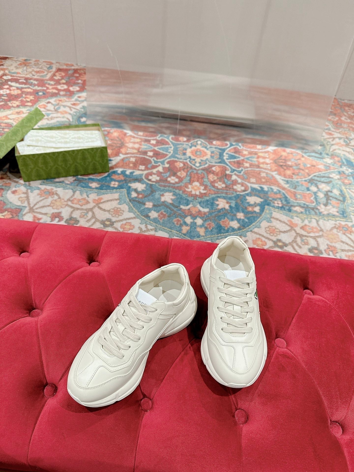 GUCCI RHYTON TRAINER WHITE CALFSKIN WITH APPLE MOTIF