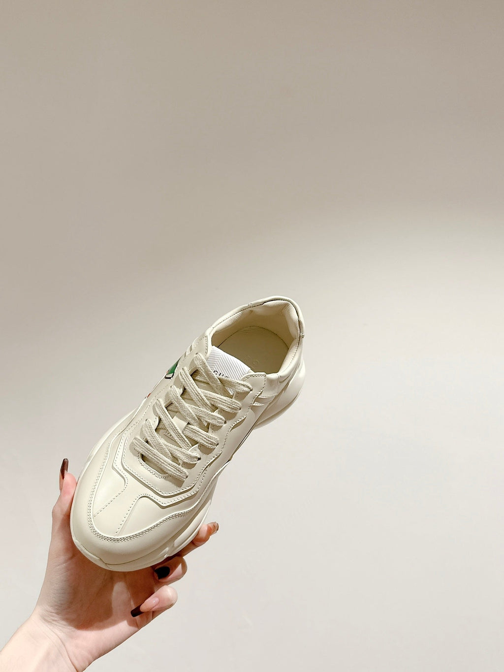 GUCCI RHYTON TRAINER WHITE CALFSKIN WITH APPLE MOTIF