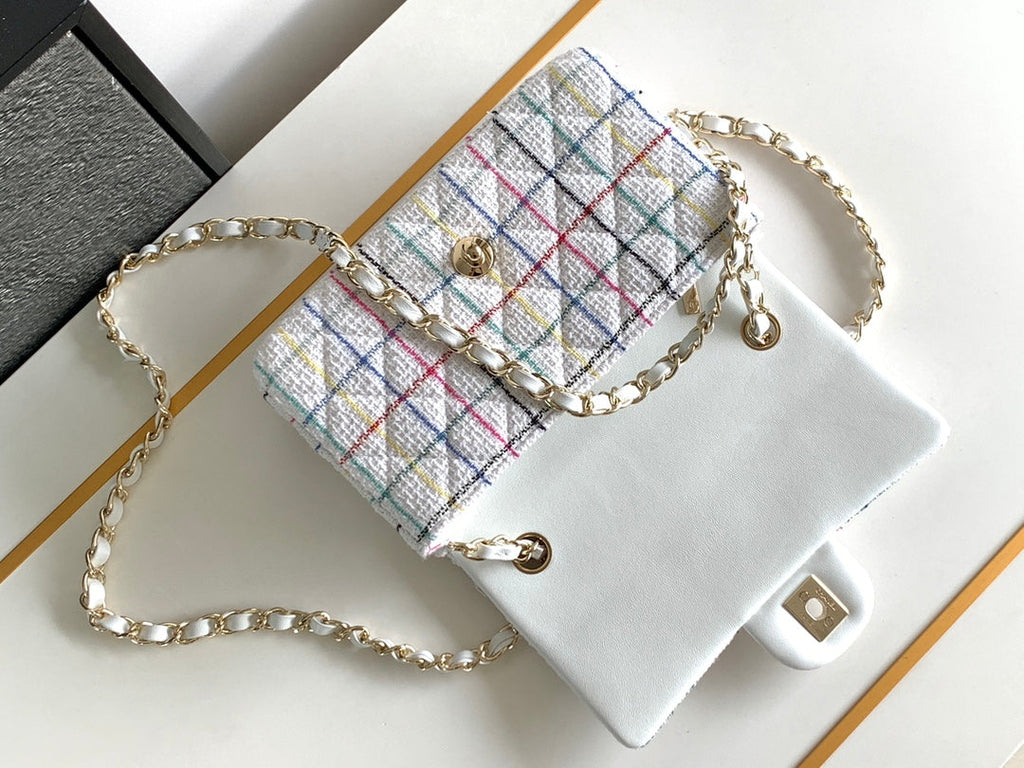 CHANEL MEDIUM 20 FLAP BAG IN WHITE WOOL TWEED