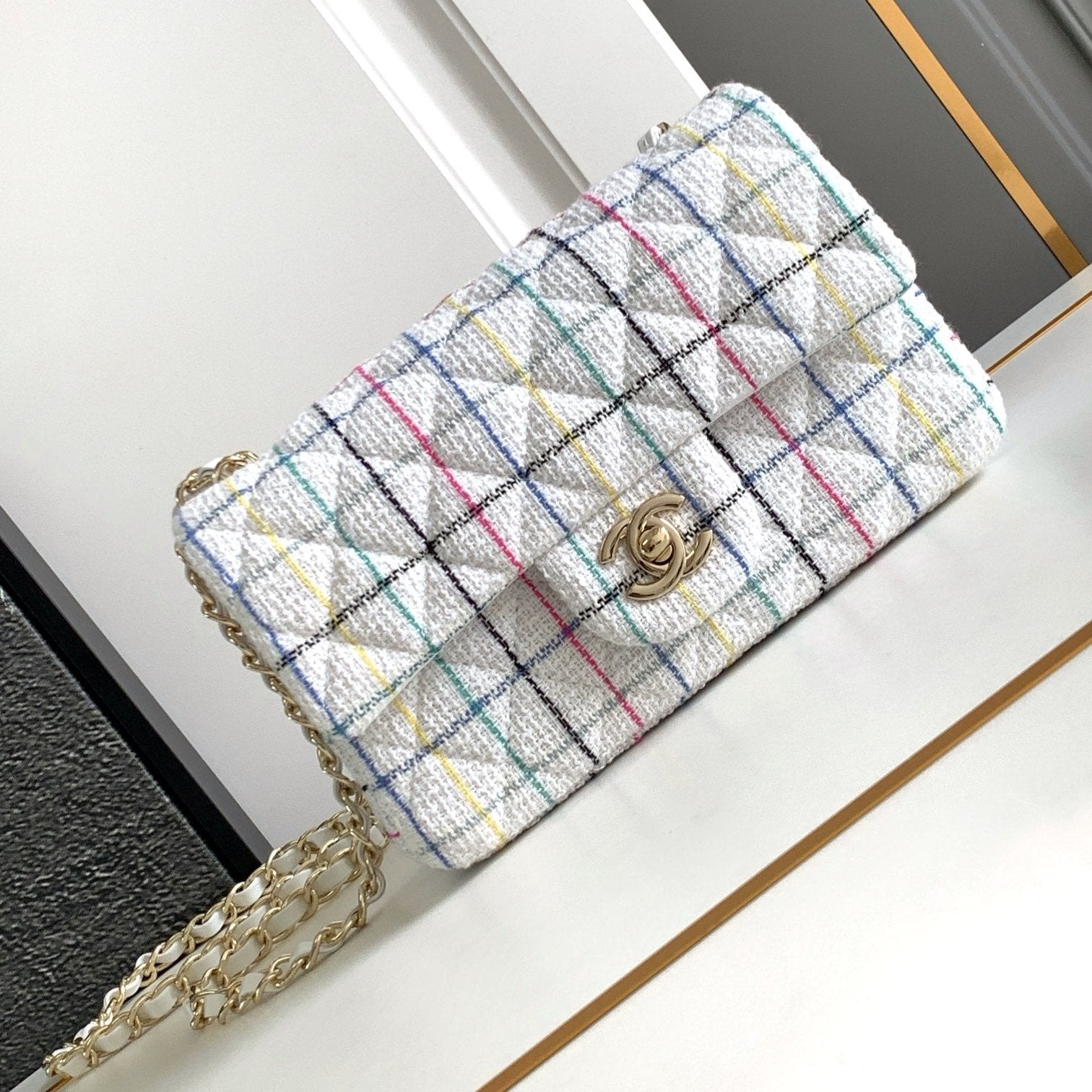 CHANEL MEDIUM 20 FLAP BAG IN WHITE WOOL TWEED