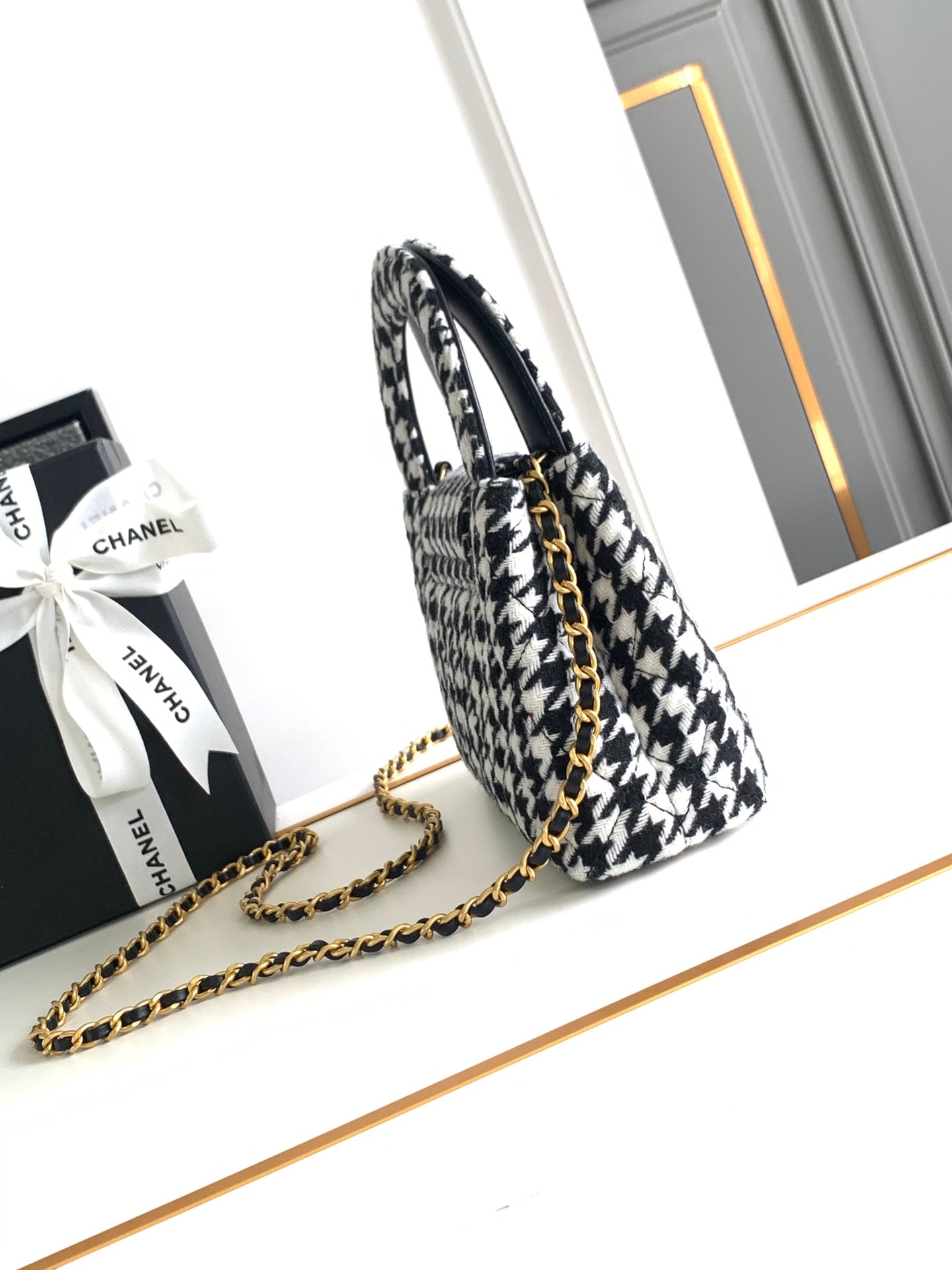 CHANEL SMALL 20 KELLY SHOPPER BLACK MIX WHITE TWEED BRUSHED GOLD HARDWARE