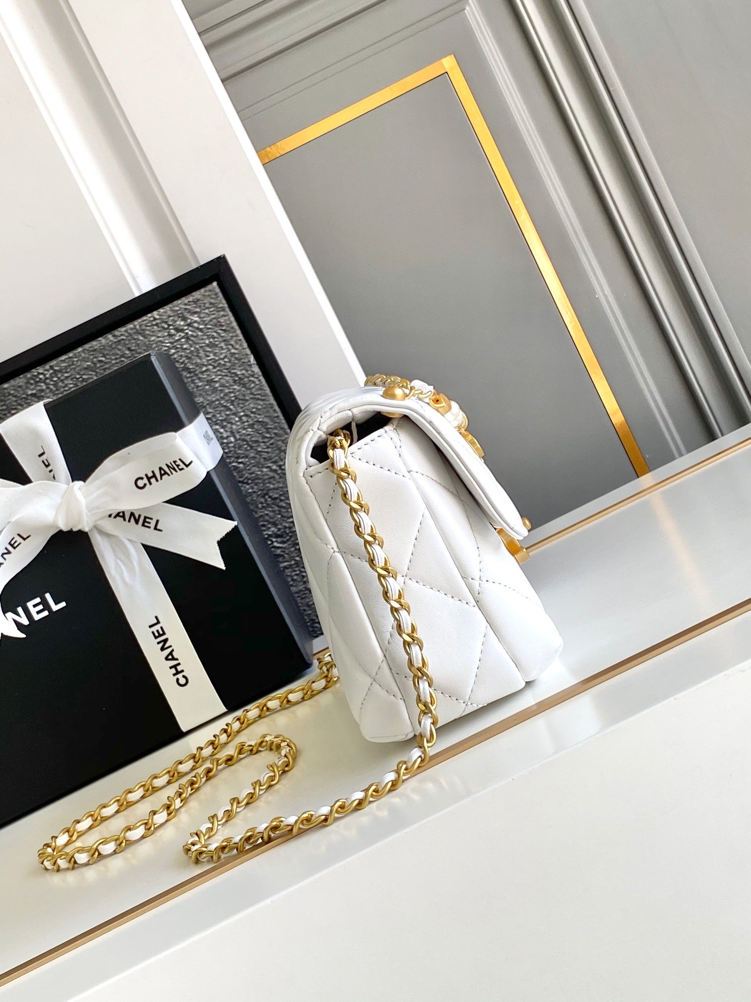 CHANEL MINI 20 FLAP BAG IN WHITE LAMBSKIN GOLD HARDWARE