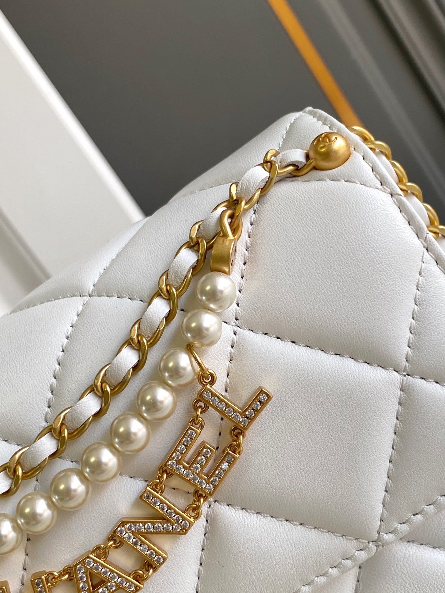 CHANEL MINI 20 FLAP BAG IN WHITE LAMBSKIN GOLD HARDWARE