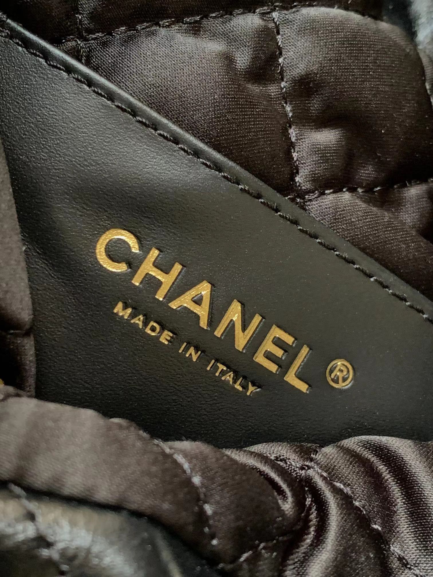 CHANEL MINI 20 BAG IN BLACK SHINNY CALFSKIN WITH GOLD METAL