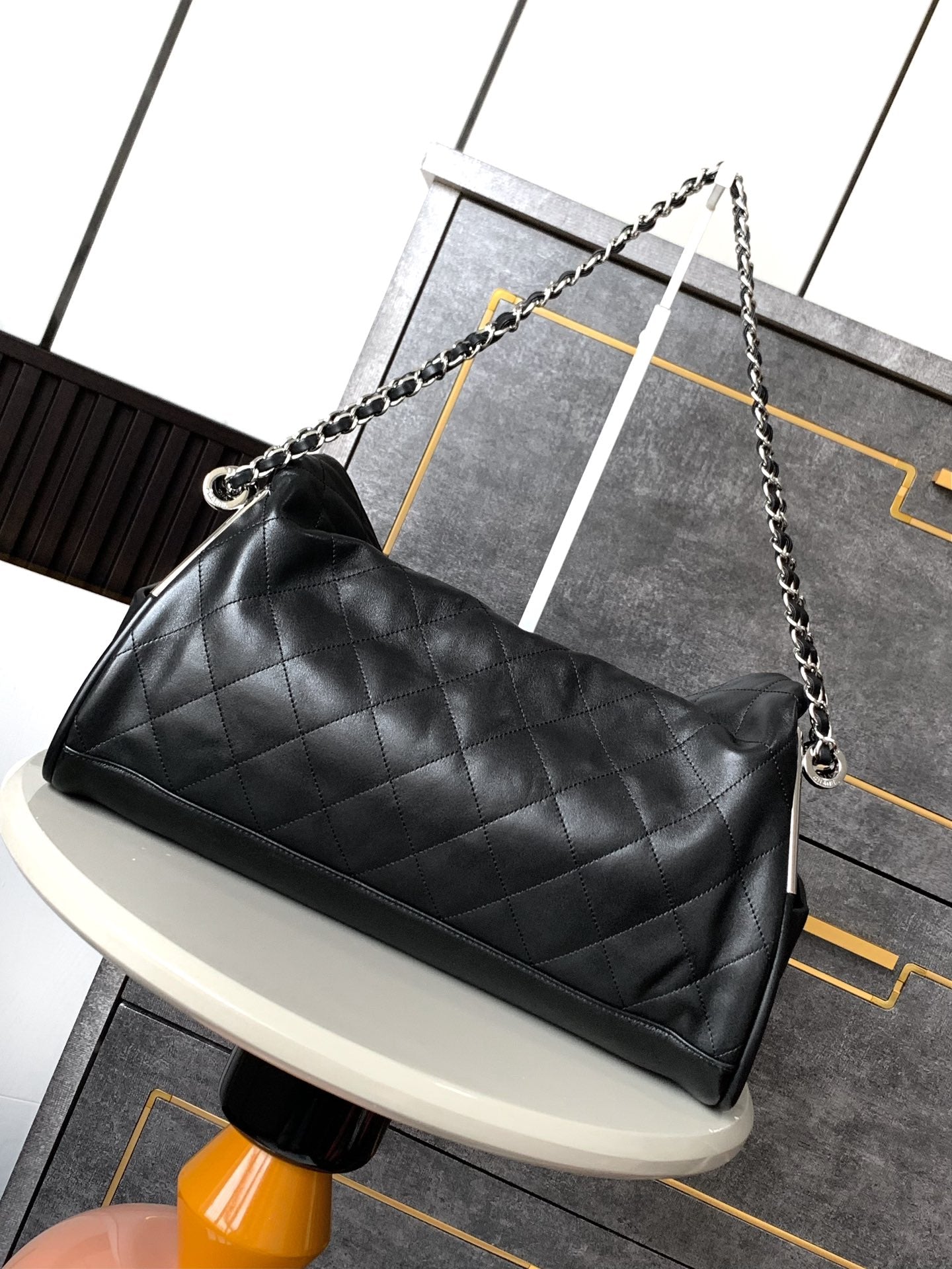 CHANEL SHOULDER BAG 40 IN BLACK SOFT LAMBSKIN EMBOSSED LOGO SILVER HARDWARE