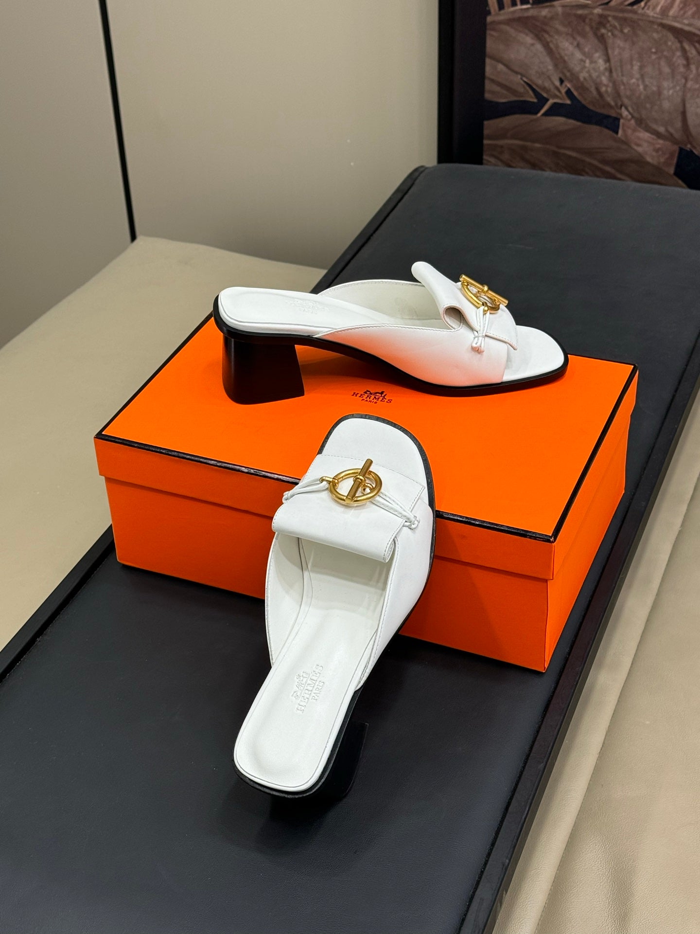 HERMES ISLE SANDAL IN WHITE CALFSKIN