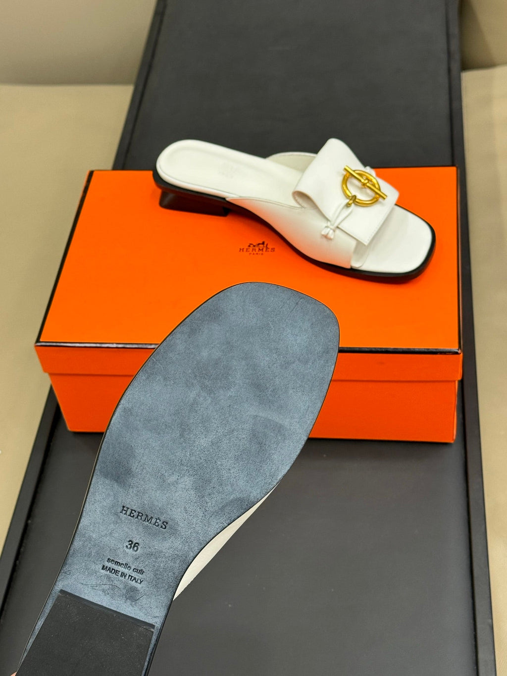 HERMES ISLE SANDAL IN WHITE CALFSKIN